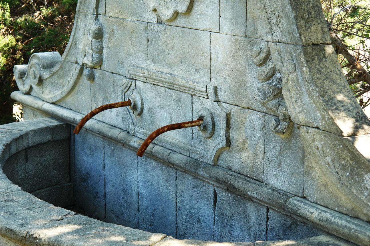 French Louis XV Style Fountain, Hand-Carved in Pure Limestone, Antique Patina For Sale 6