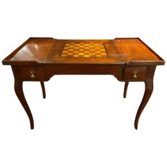 Table de jeu française de style Louis XV avec plateau en échiquier réversible et amovible