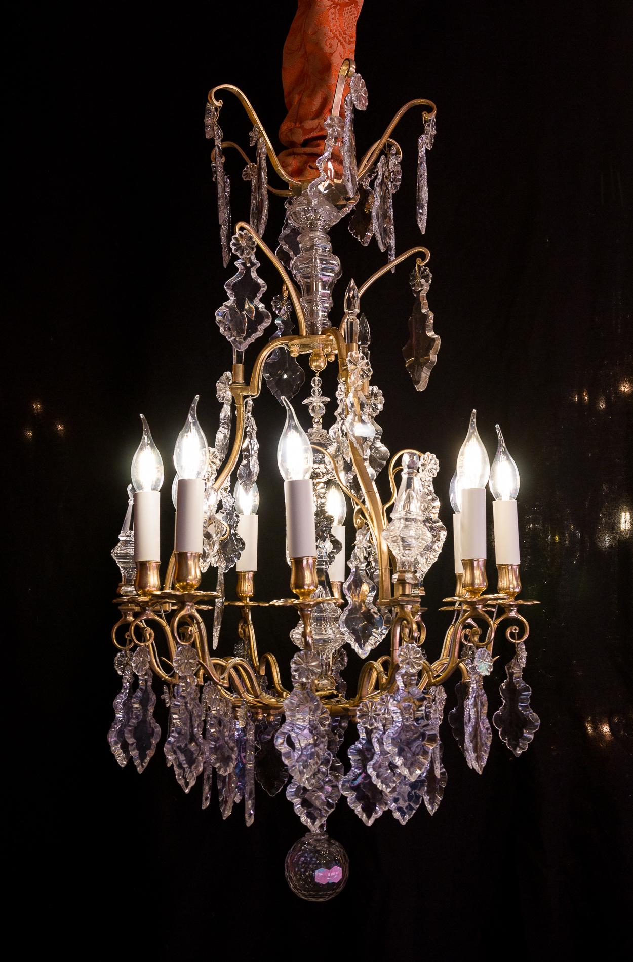 Cristalleries De Baccarat, French Louis XV style gilt bronze and cut crystal chandelier, circa 1880-1890.

An elegant and decorative gilt bronze and cut crystal chandelier in the Classic French Louis XV style, attributed to the Cristalleries De