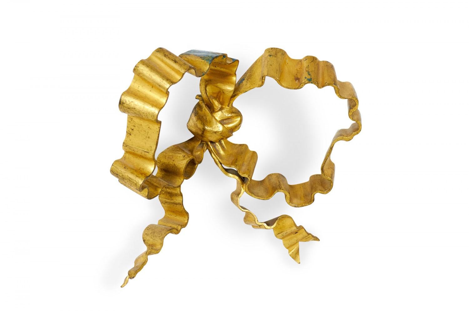 Adorno de lazo de bronce dorado estilo Luis XV francés Francés en venta