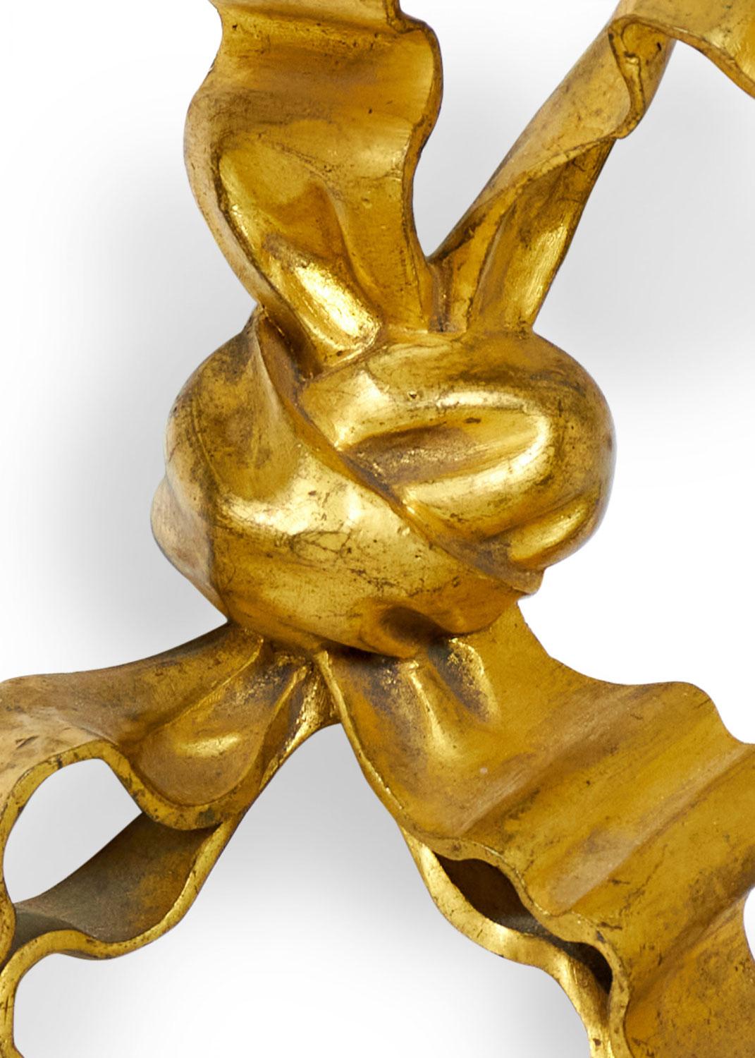 Adorno de lazo de bronce dorado estilo Luis XV francés en Bueno estado para la venta en Queens, NY