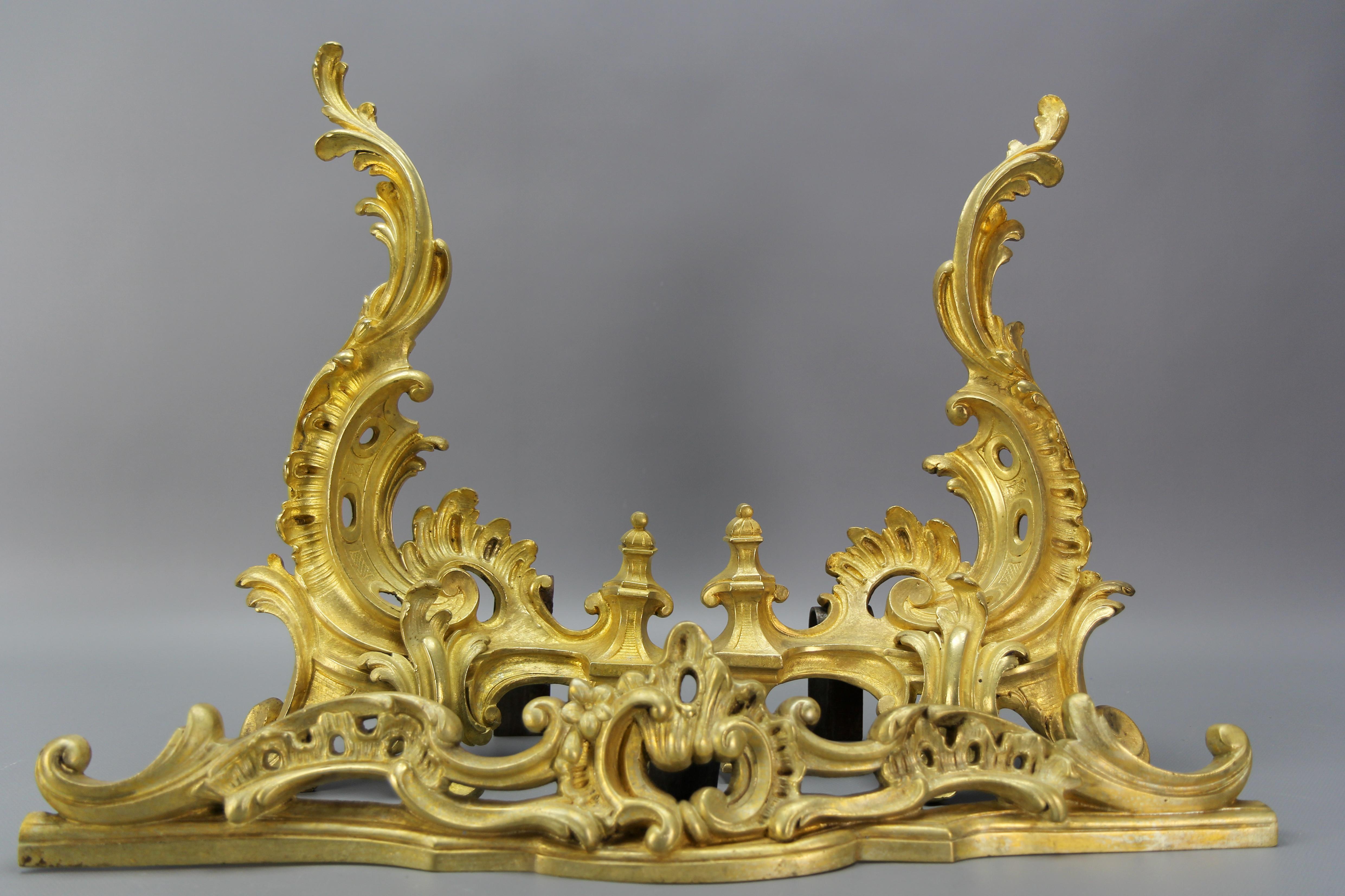 French Louis XV Style Gilt Bronze Fireplace Fender, Late 19th Century 7