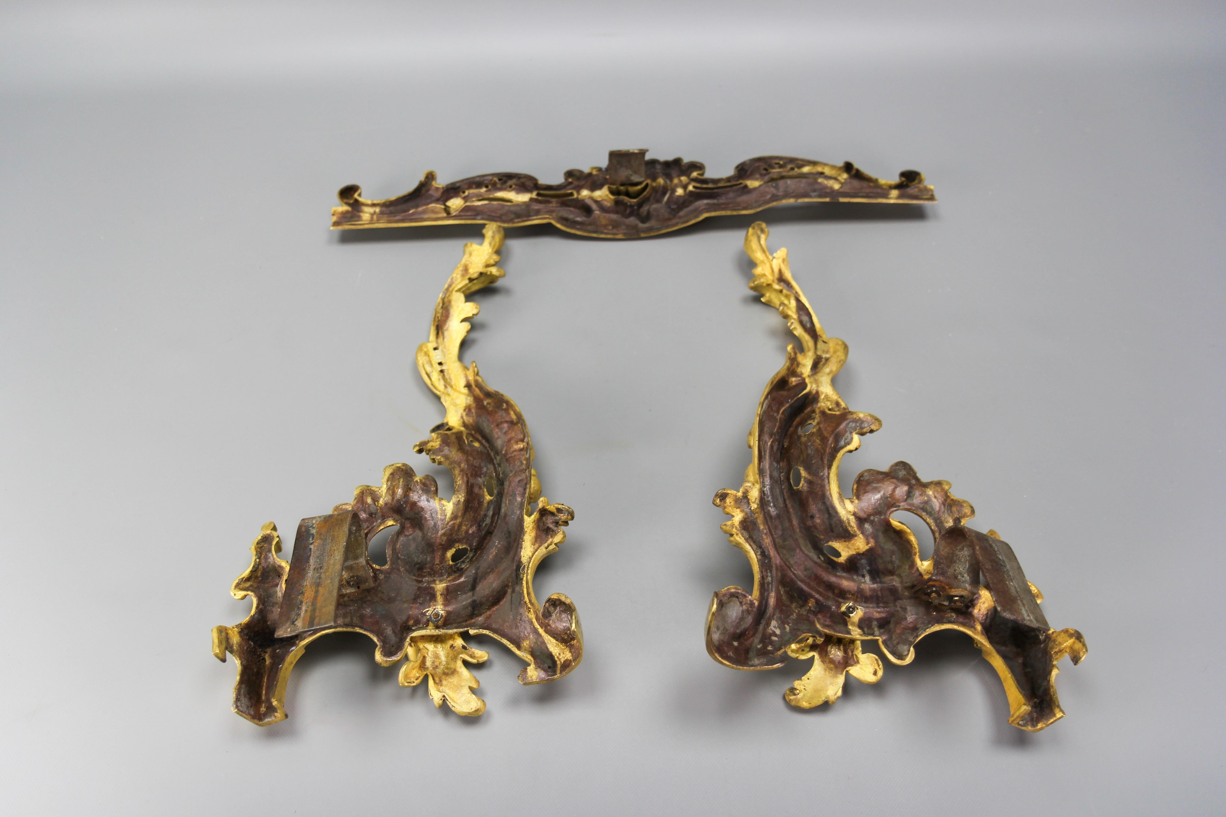 French Louis XV Style Gilt Bronze Fireplace Fender, Late 19th Century 11