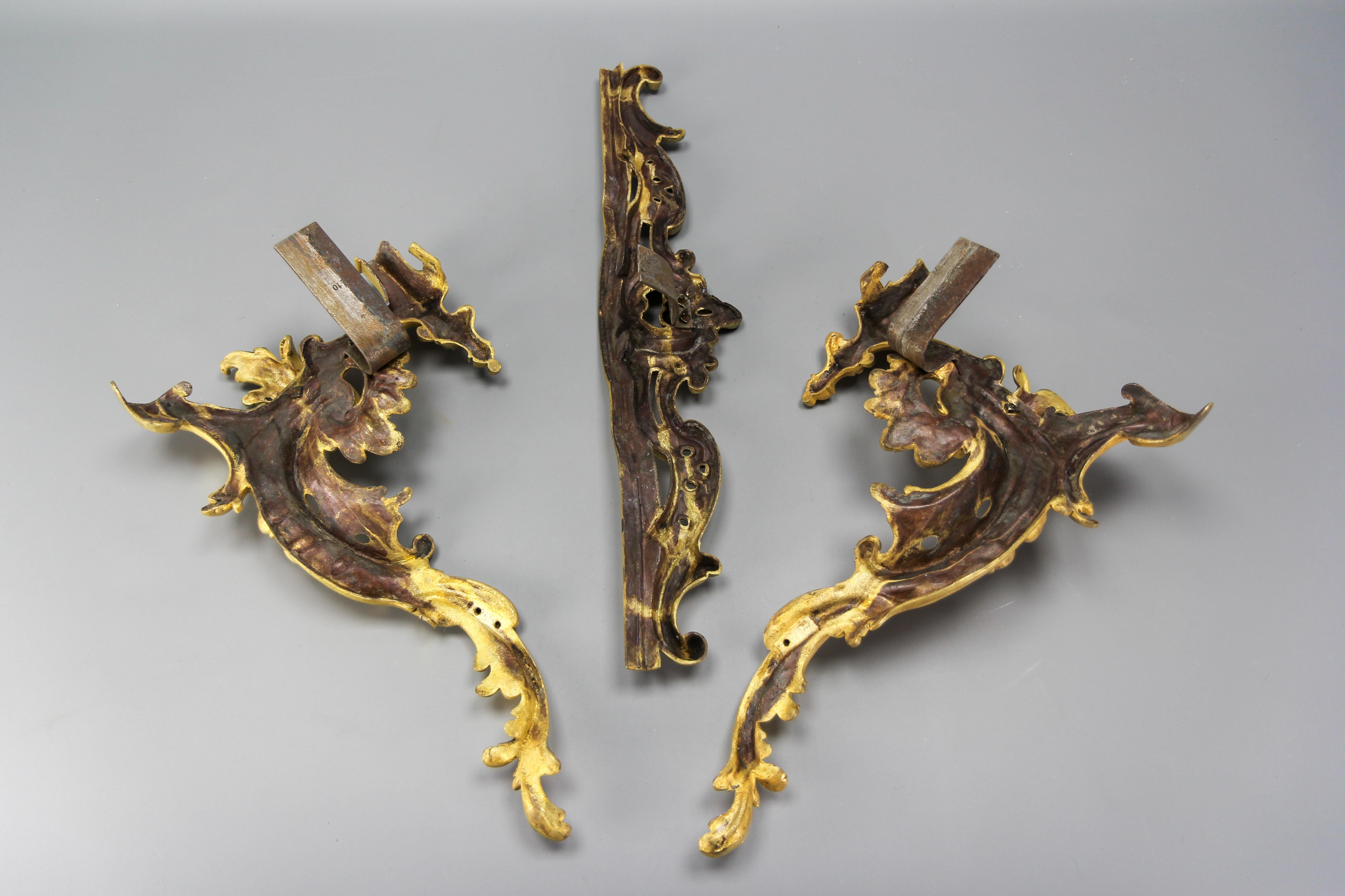 French Louis XV Style Gilt Bronze Fireplace Fender, Late 19th Century 12