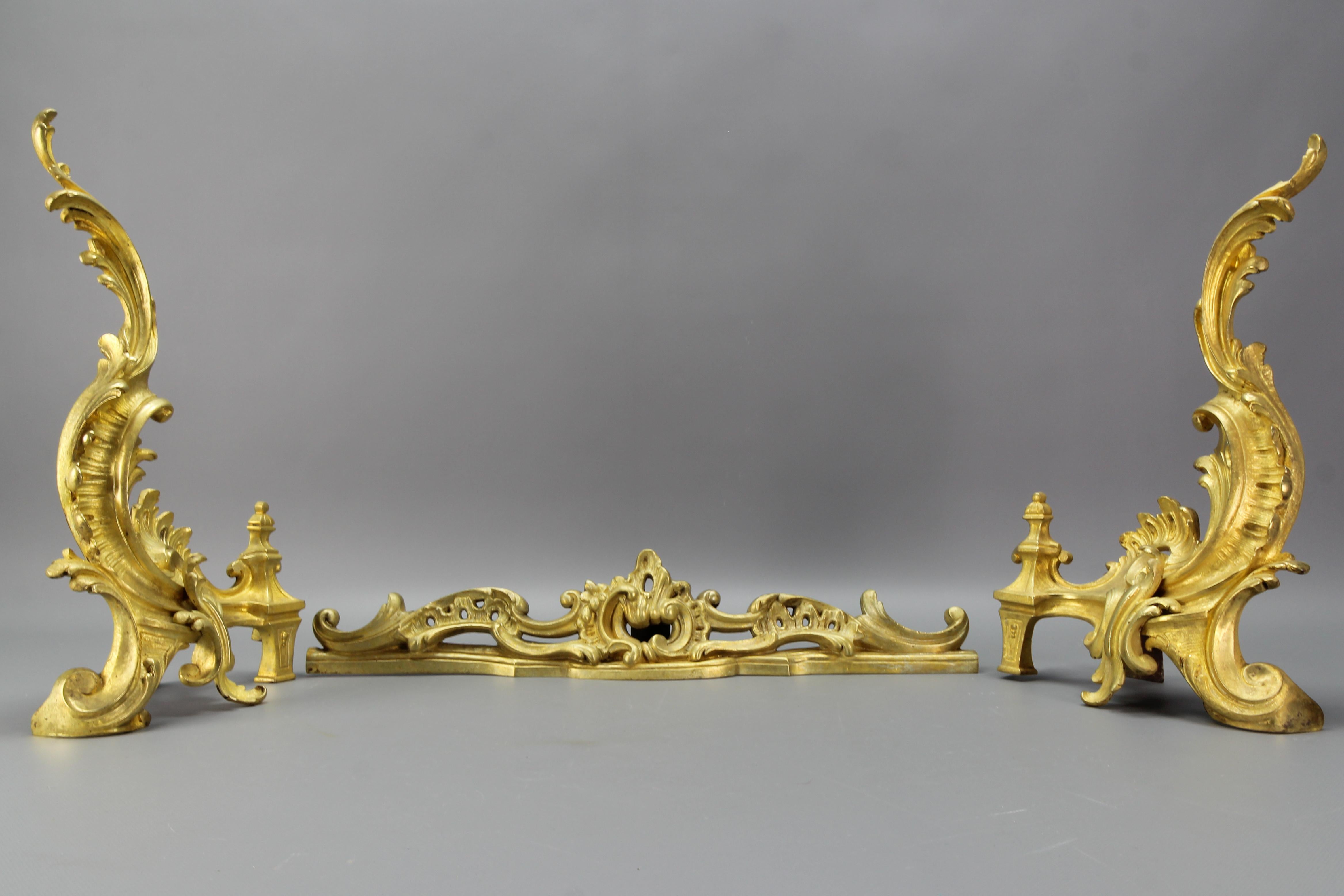 French Louis XV Style Gilt Bronze Fireplace Fender, Late 19th Century In Good Condition In Barntrup, DE