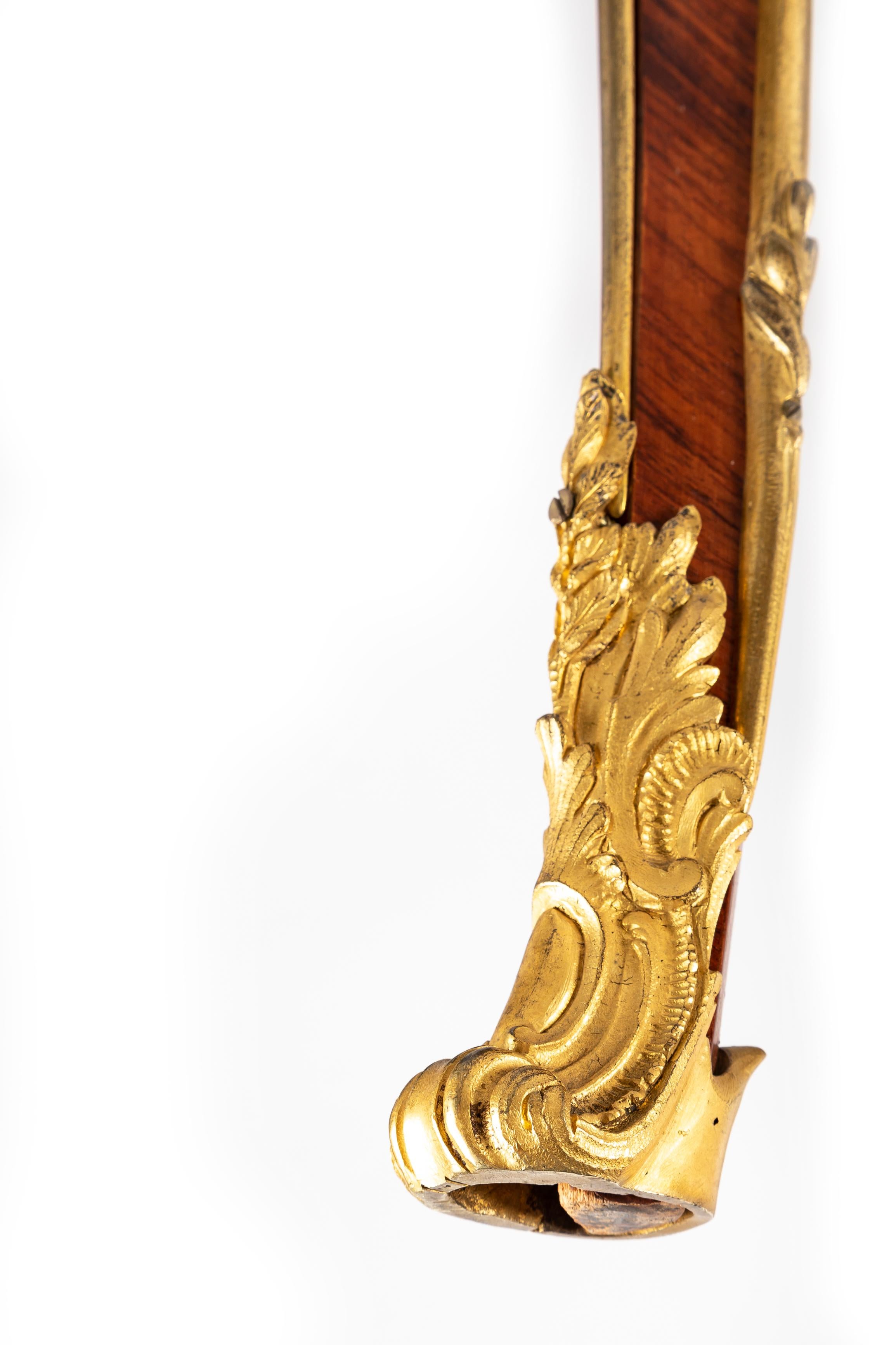 Bureau Francés Estilo Luis XV Montado en Bronce Dorado Plat en venta 5