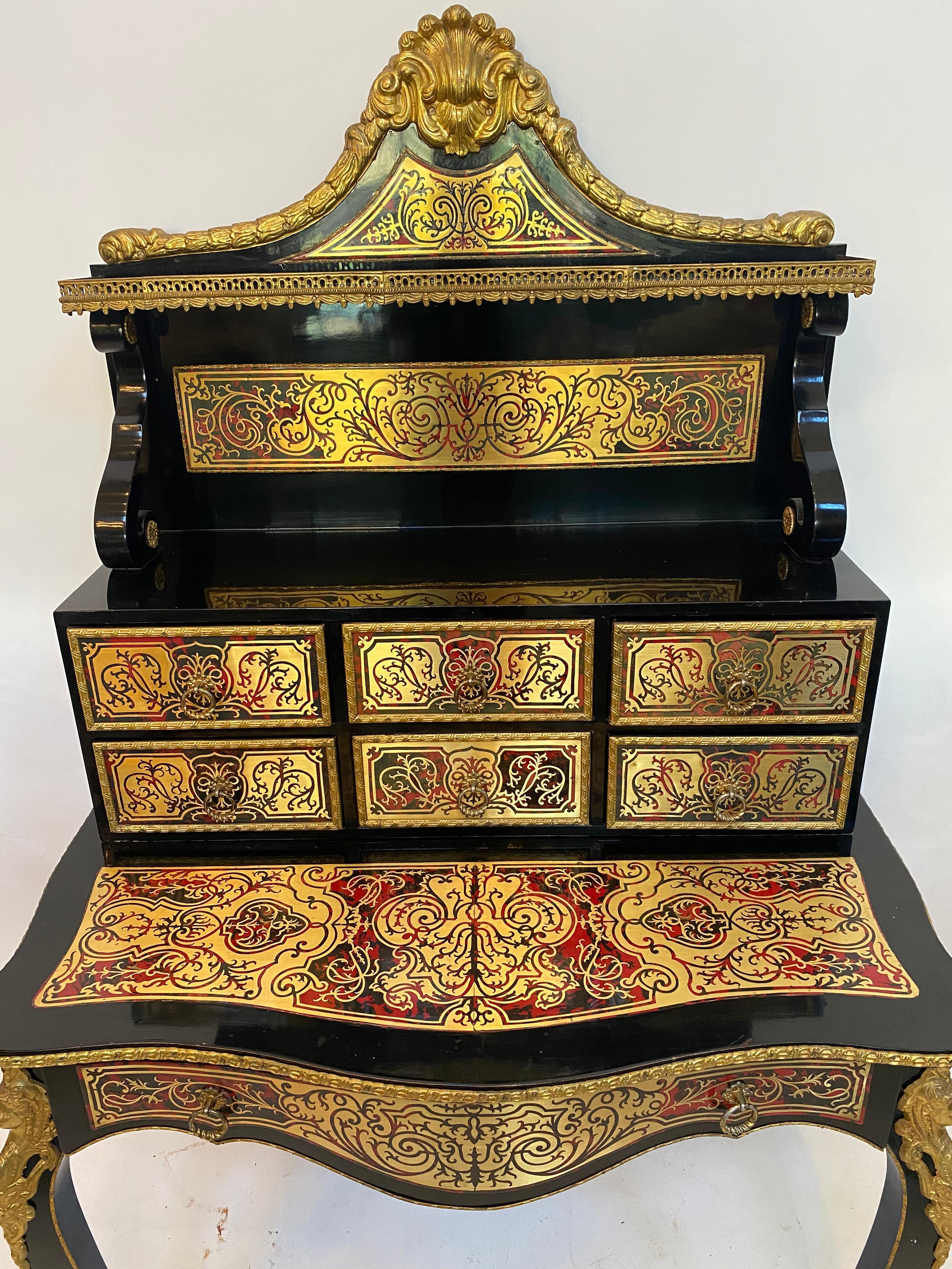 Sculpté à la main Bureau Escritoire français de style Louis XV monté sur bronze doré en vente