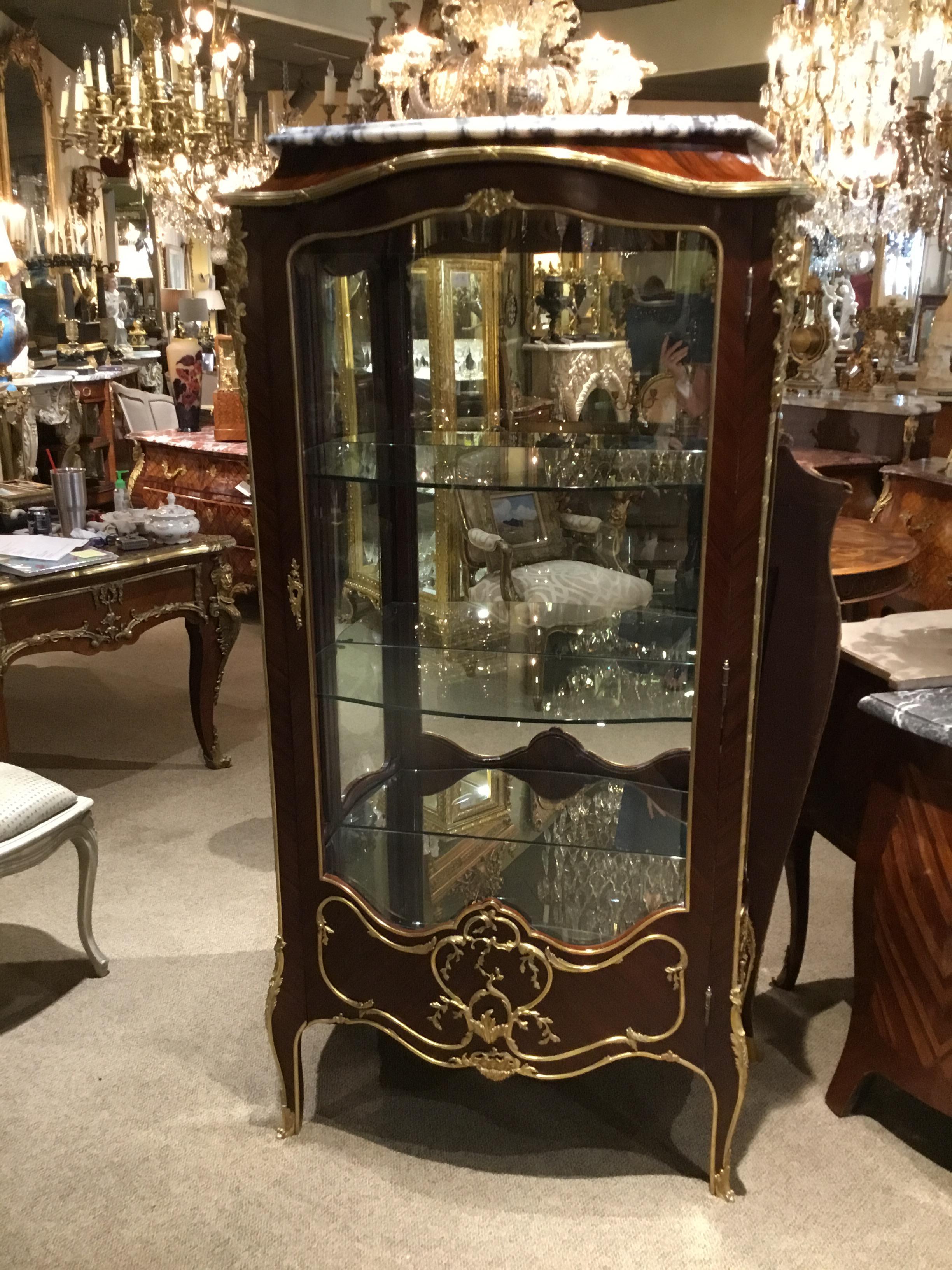French Louis XV Style Gilt Bronze Mounted Vitrine Cabinet with Marble Top For Sale 5