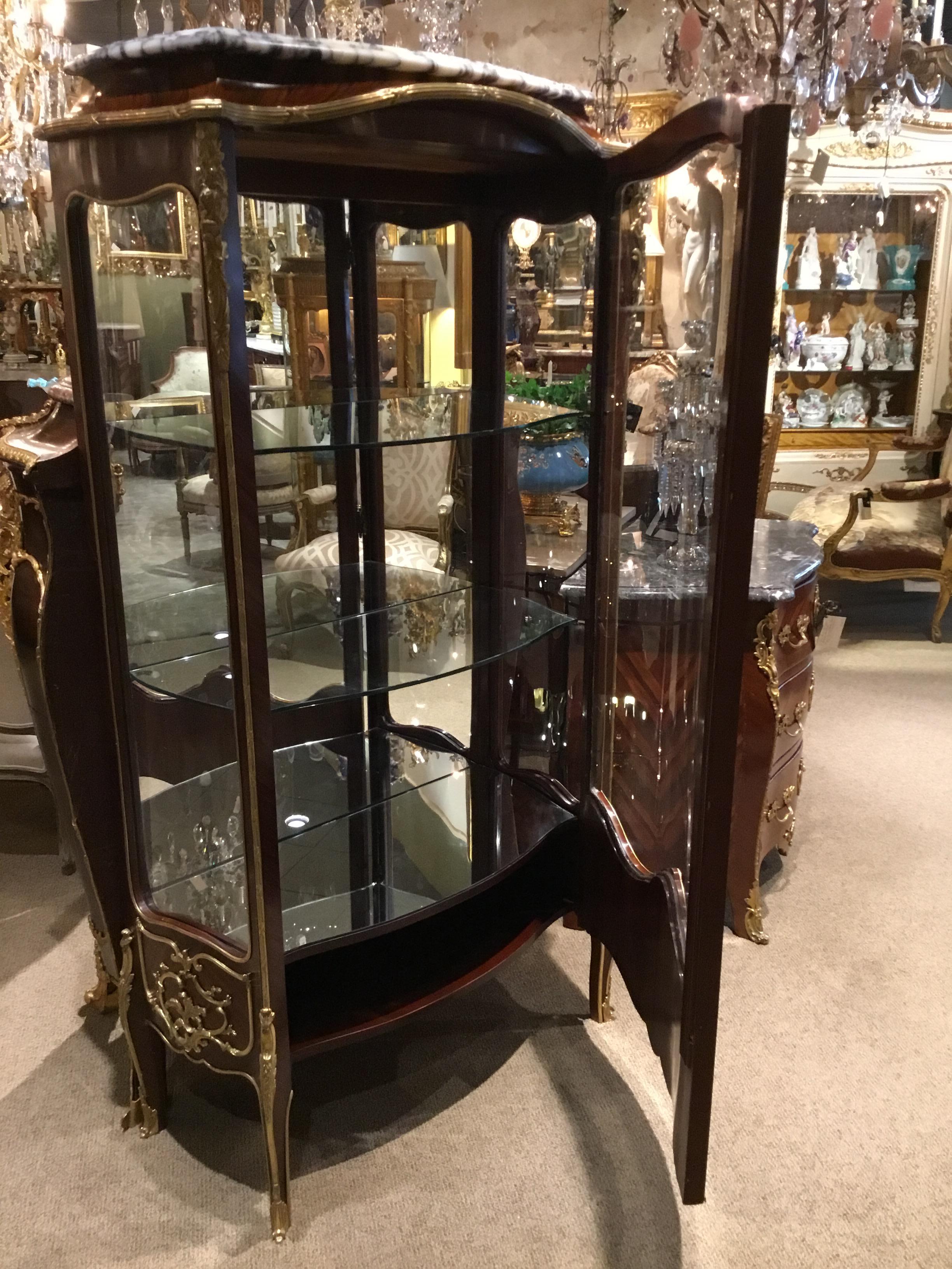 French Louis XV Style Gilt Bronze Mounted Vitrine Cabinet with Marble Top For Sale 2