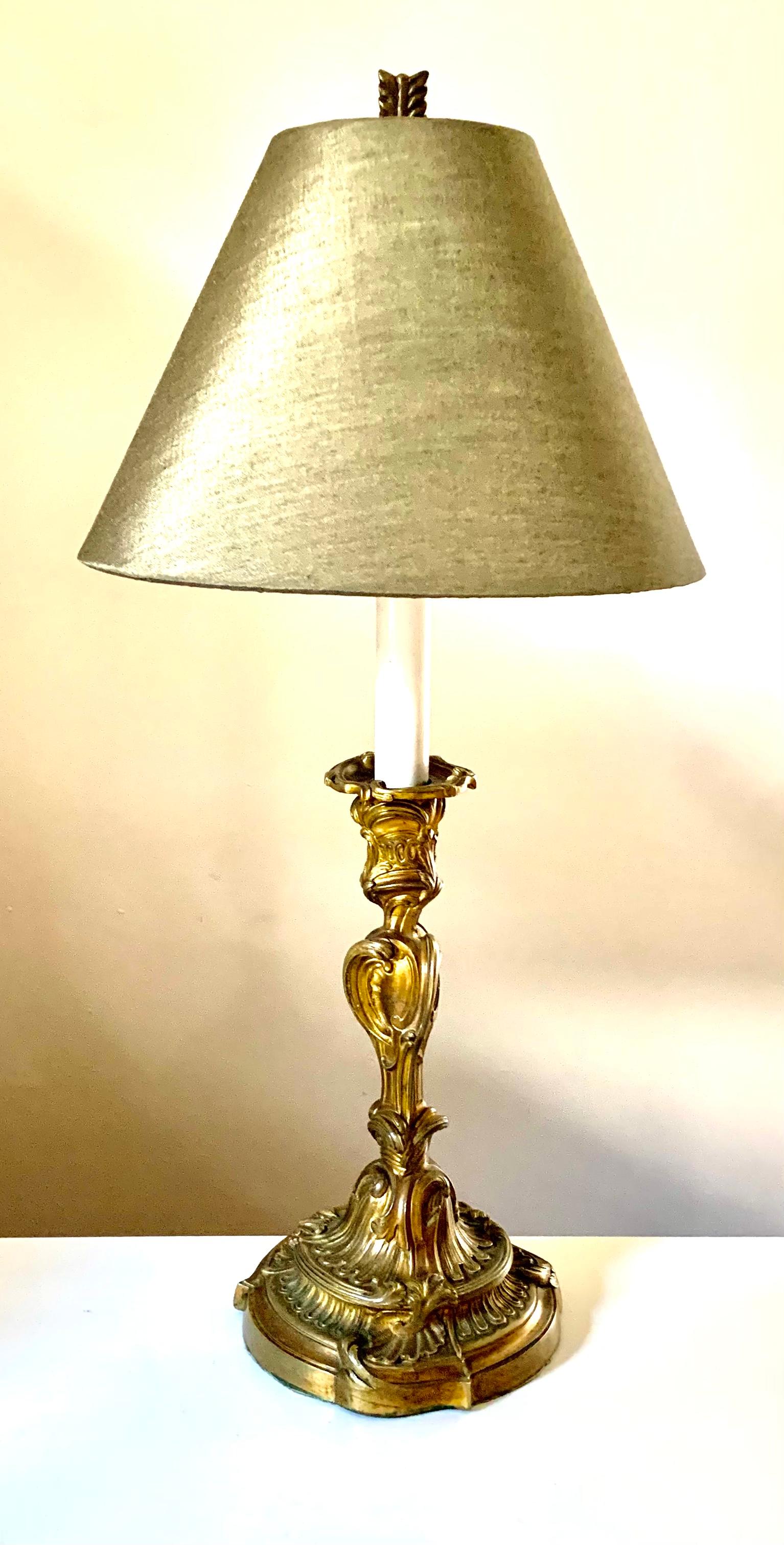 XIXe siècle Lampe de Table Française de Style Louis XV en Bronze Doré en vente