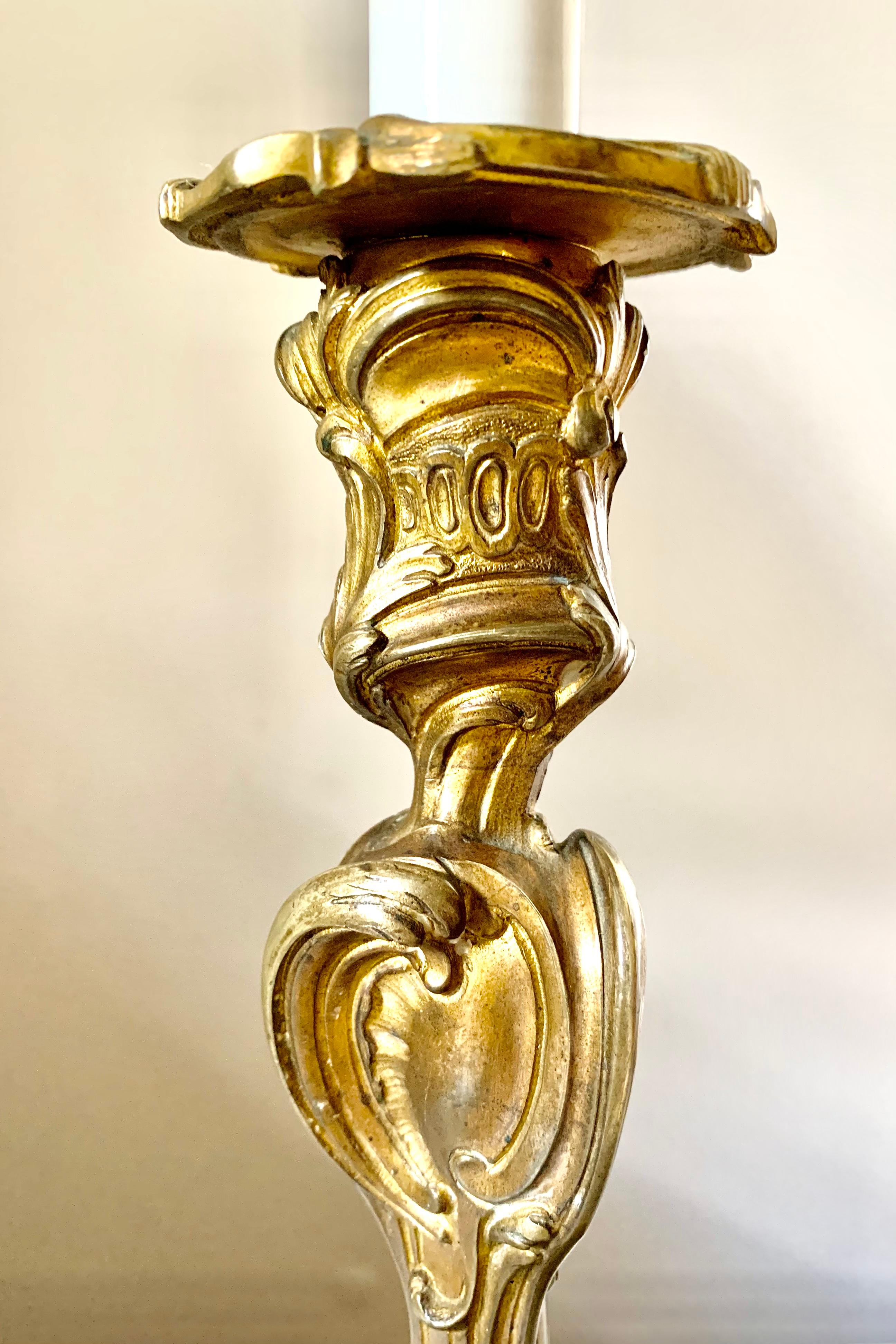 French Louis XV Style Gilt Bronze Table Lamp For Sale 3