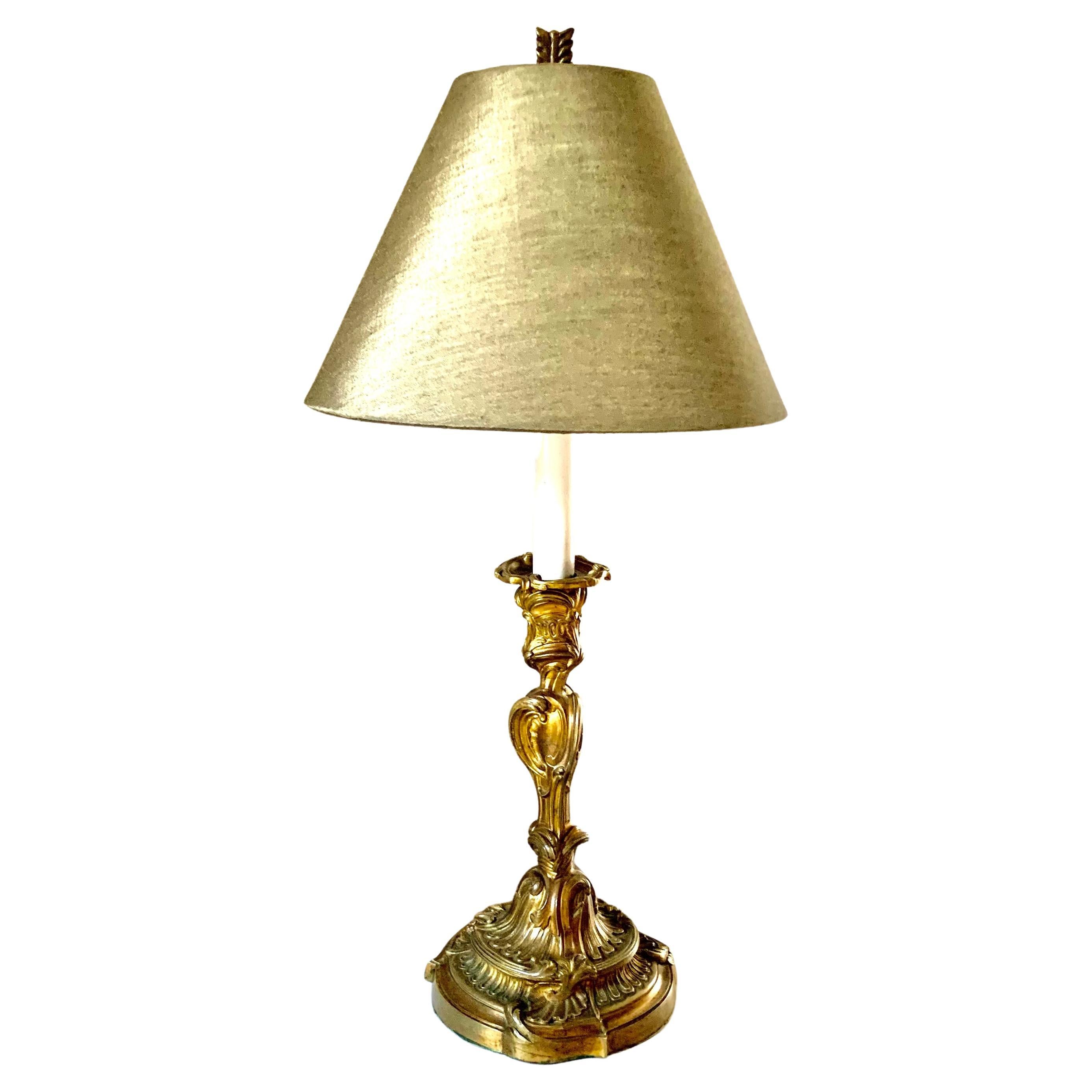Lampe de Table Française de Style Louis XV en Bronze Doré en vente