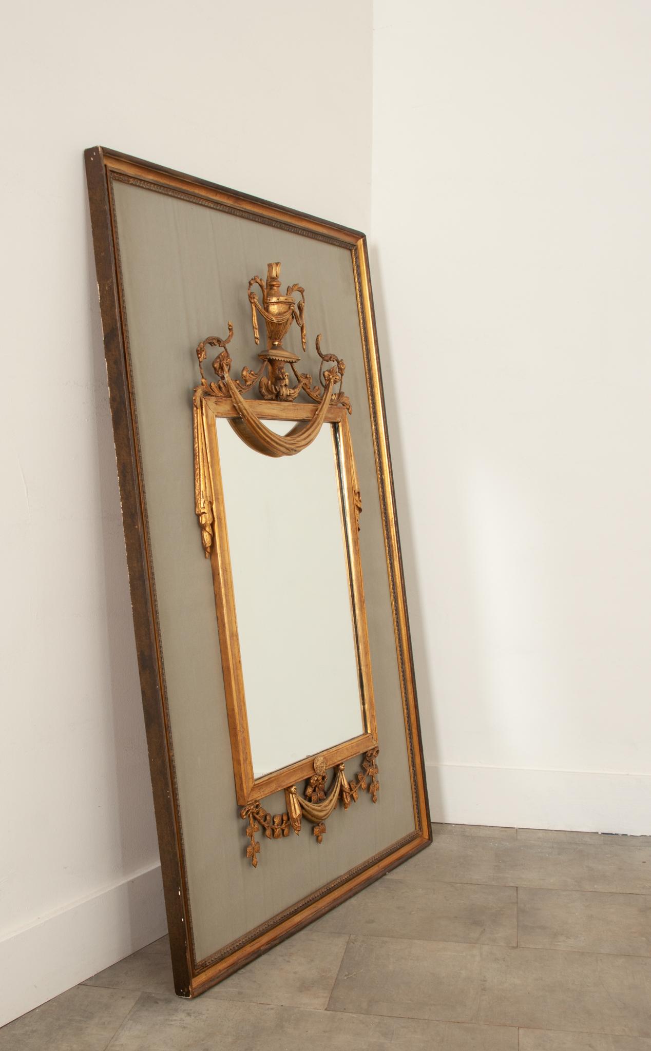 French Louis XV Style Gilt Mirror In Good Condition In Baton Rouge, LA