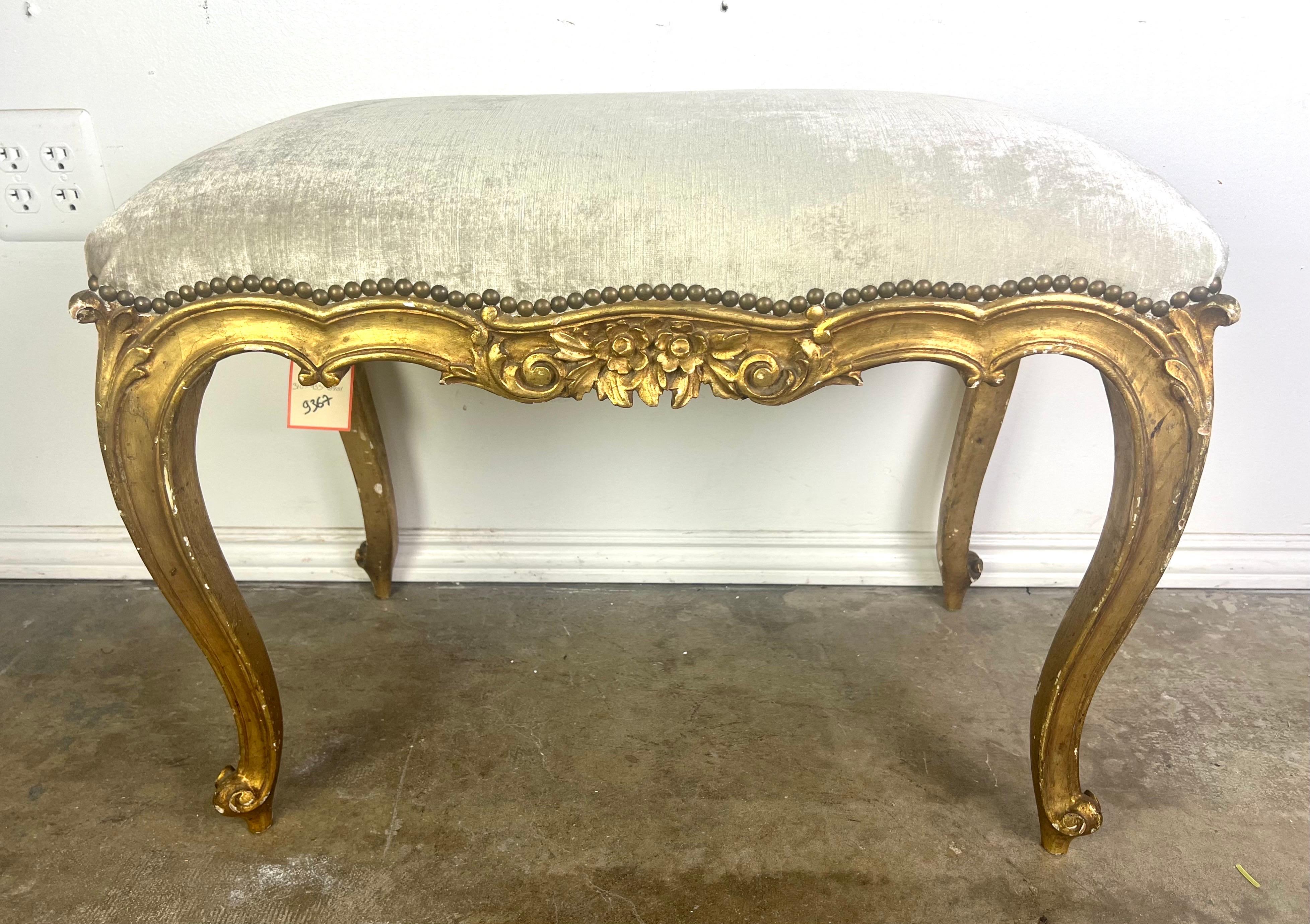 French Louis XV Style Gilt Wood Bench In Distressed Condition For Sale In Los Angeles, CA