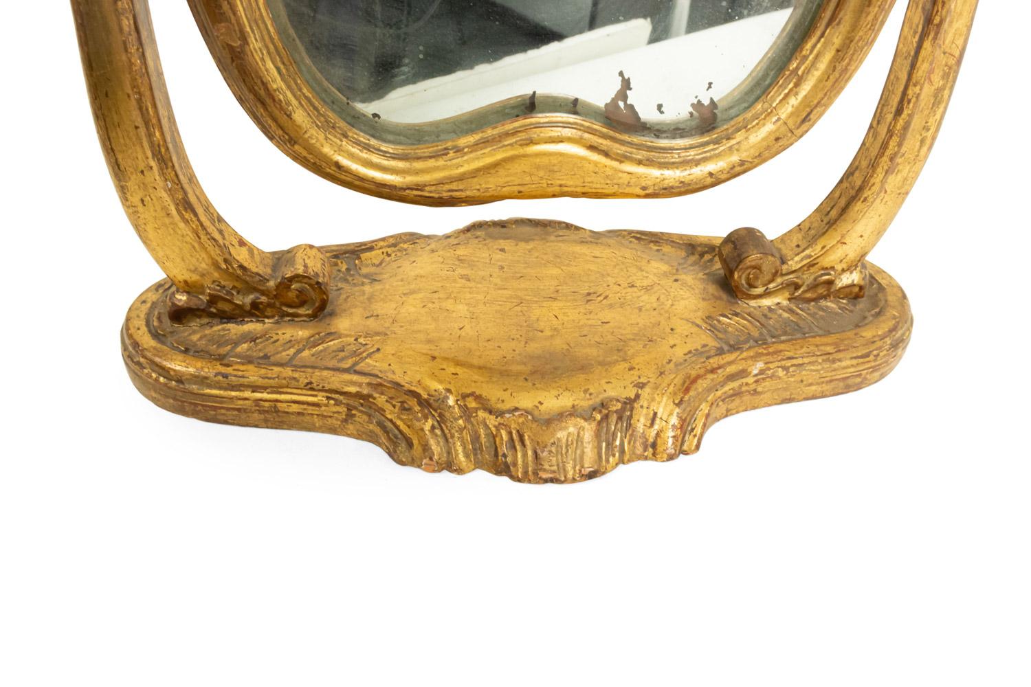 Tocador / espejo de tocador francés de madera dorada de estilo Luis XV (siglo XX).