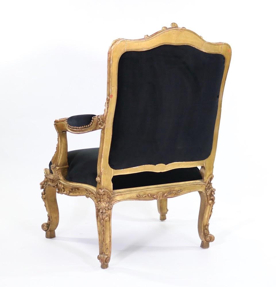 French Louis XV Style Giltwood Fauteuils a La Reine in Black Velvet In Good Condition In New York, NY