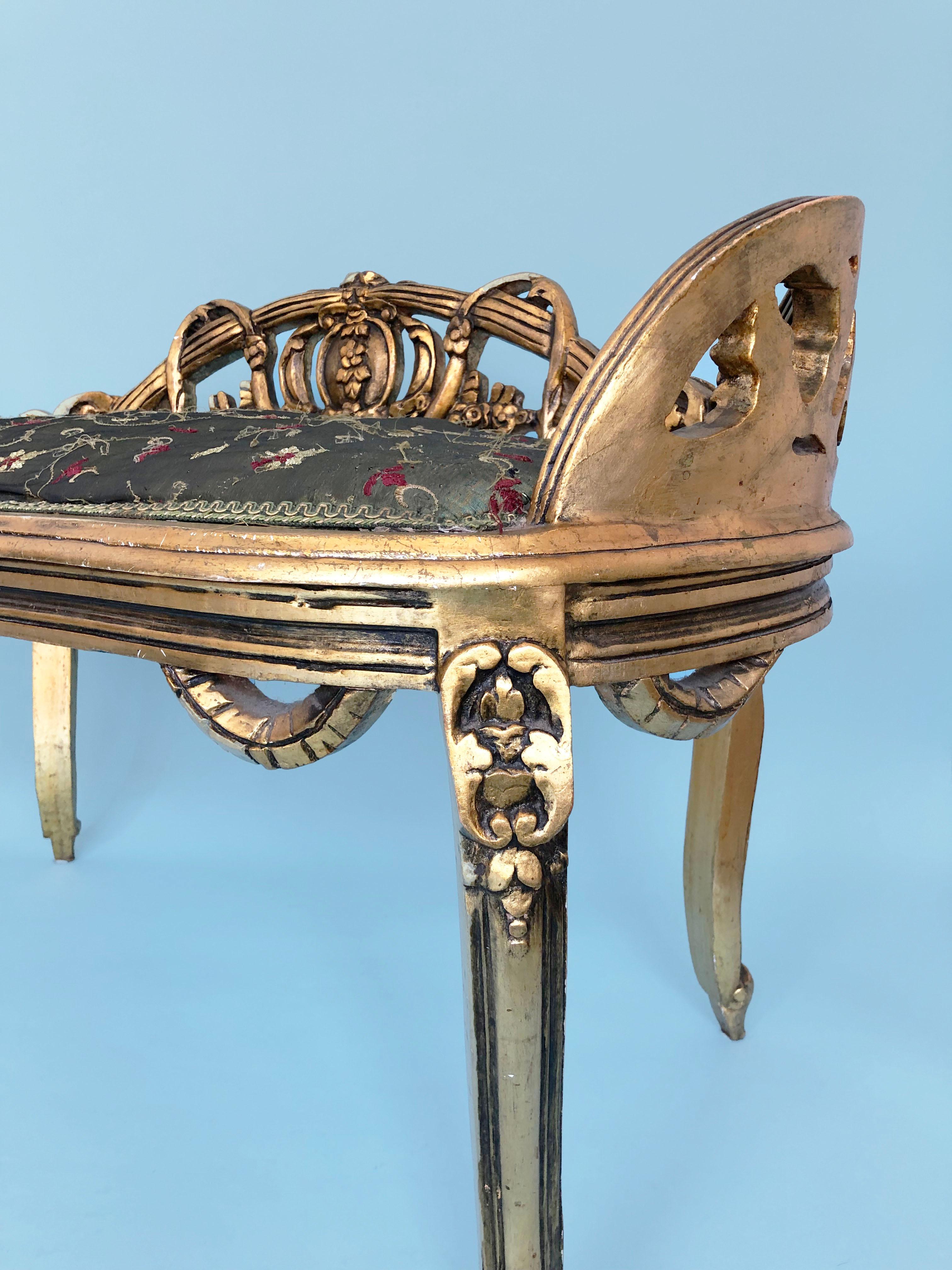 French Louis XV Style GiltWood Carved Bench In Good Condition In Bjuråker, SE