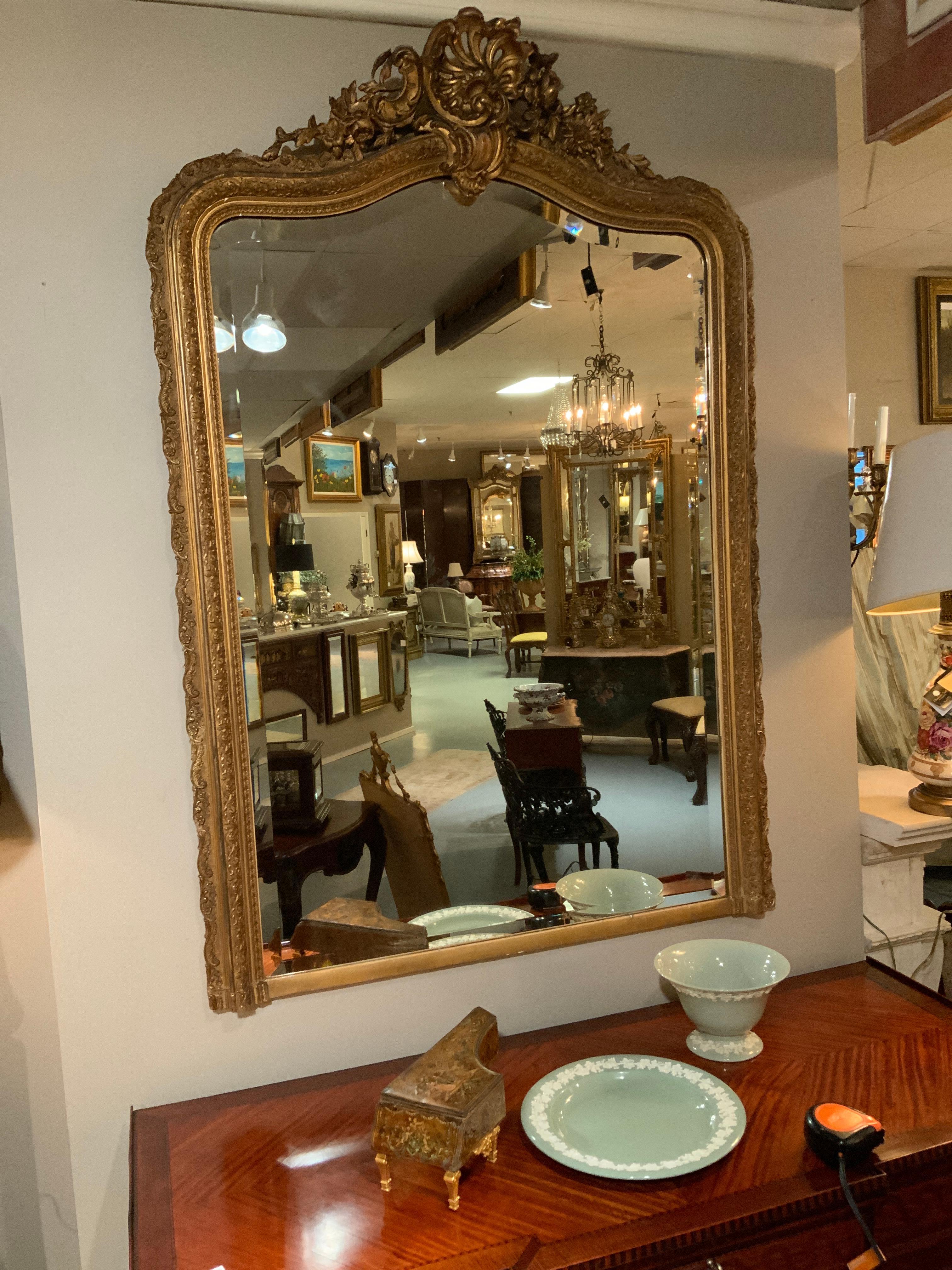 Specchio francese in legno dorato in stile Luigi XV, smussato in vendita 4