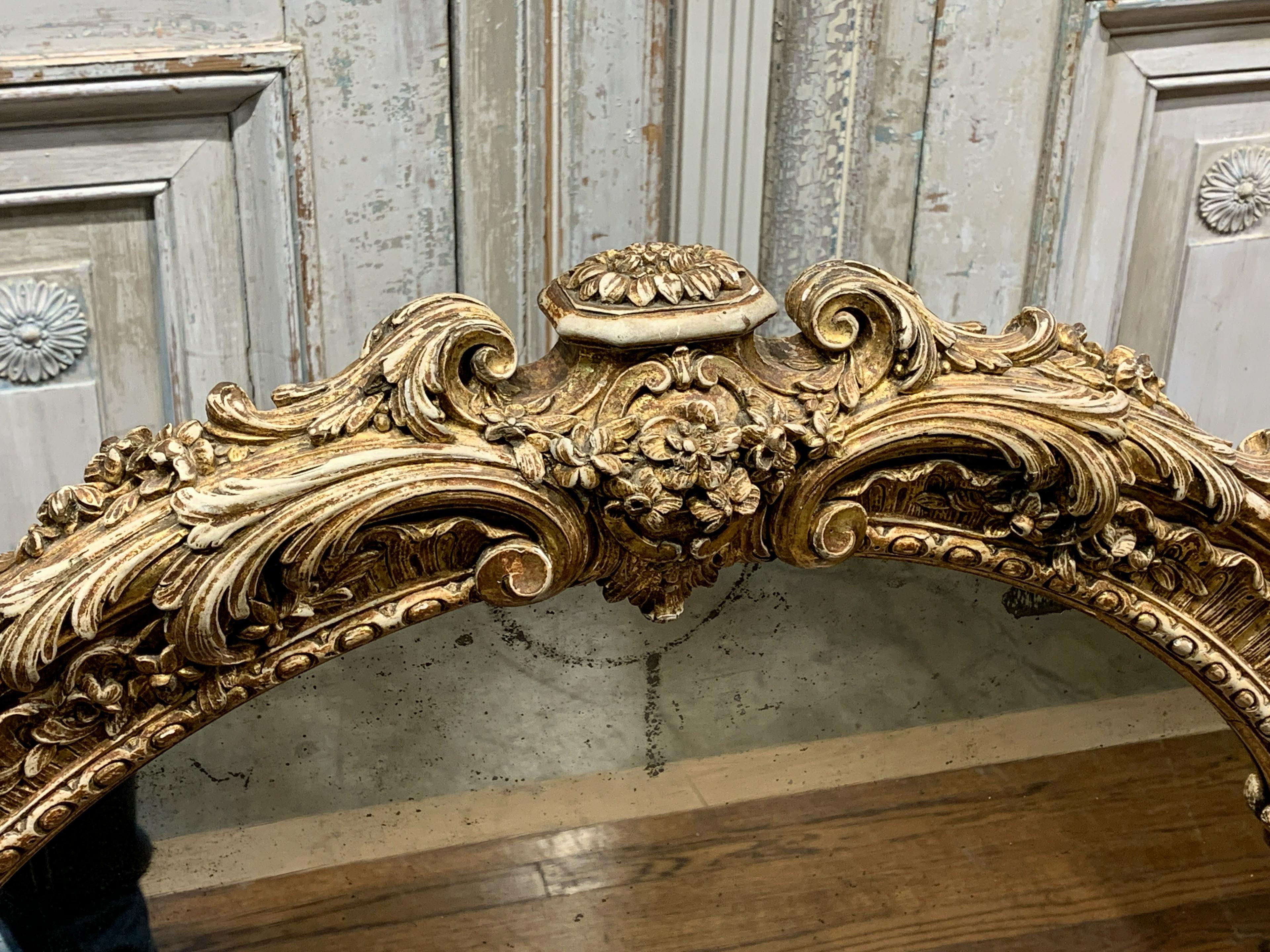 French Louis XV Style Giltwood Mirrored Fire Screen In Good Condition In New York, NY