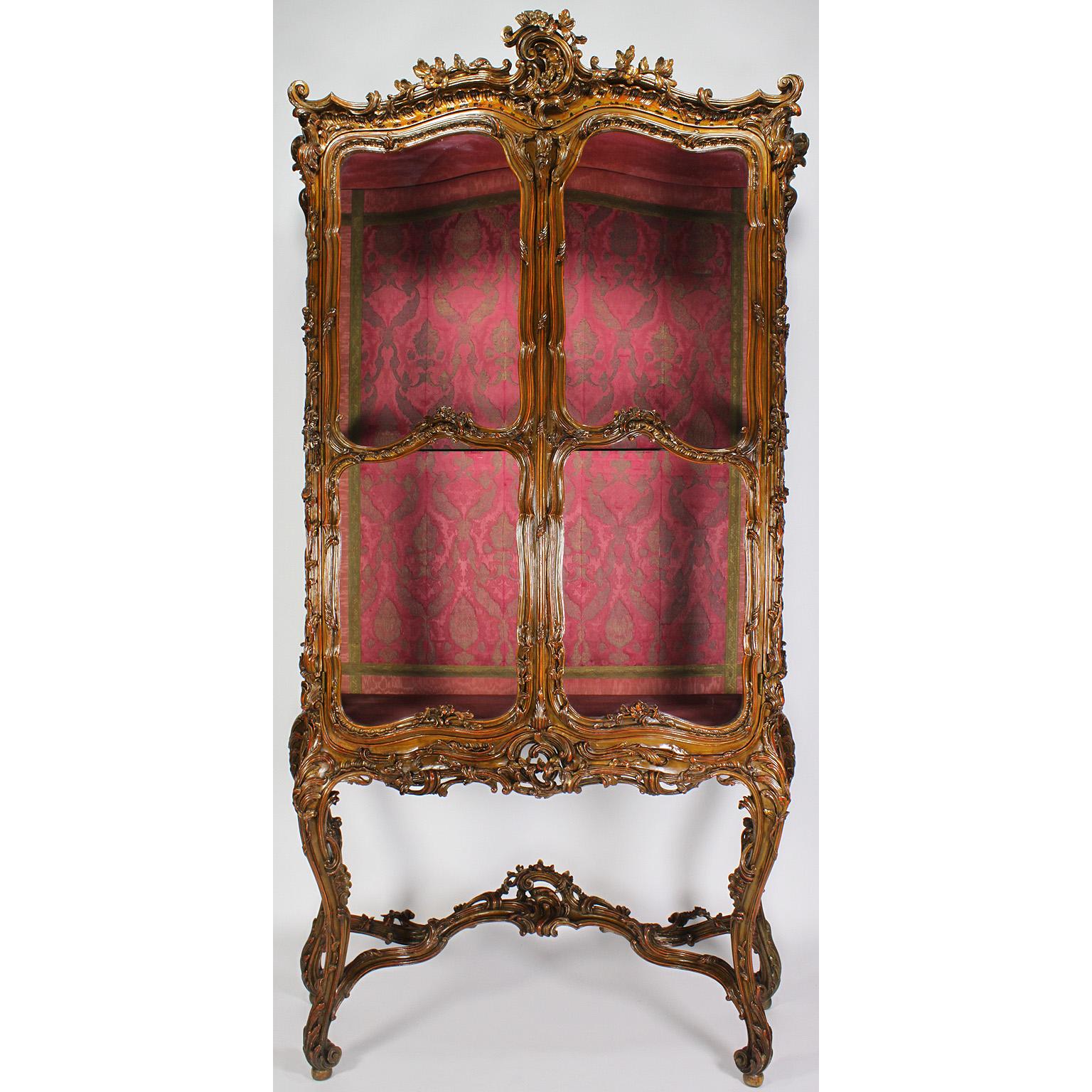French Louis XV Style Giltwood Ornately Carved Two-Door Vitrine Display Cabinet In Good Condition For Sale In Los Angeles, CA