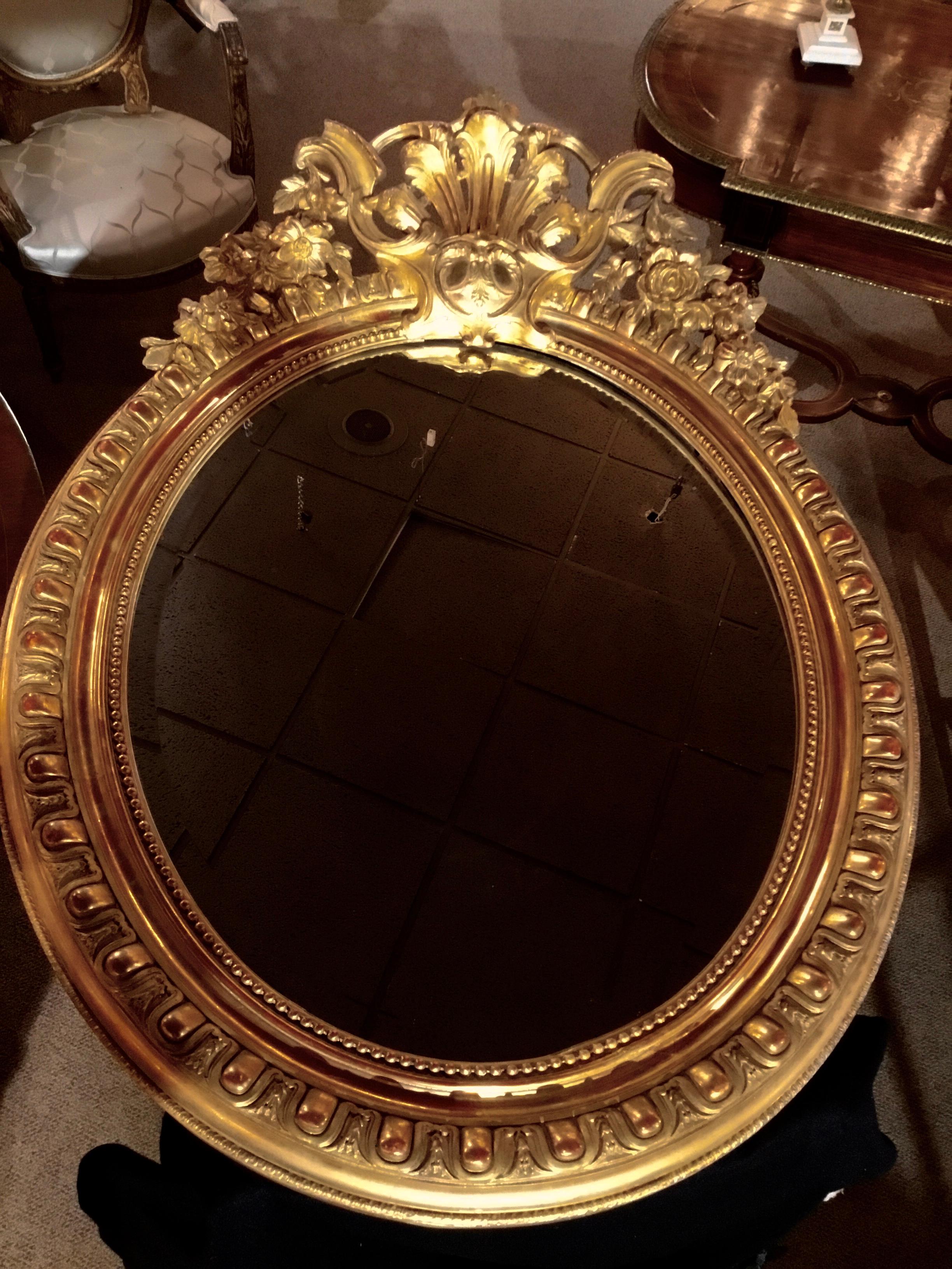 French Louis XV-Style Giltwood Oval Beveled Mirror, 19th Century For Sale 3