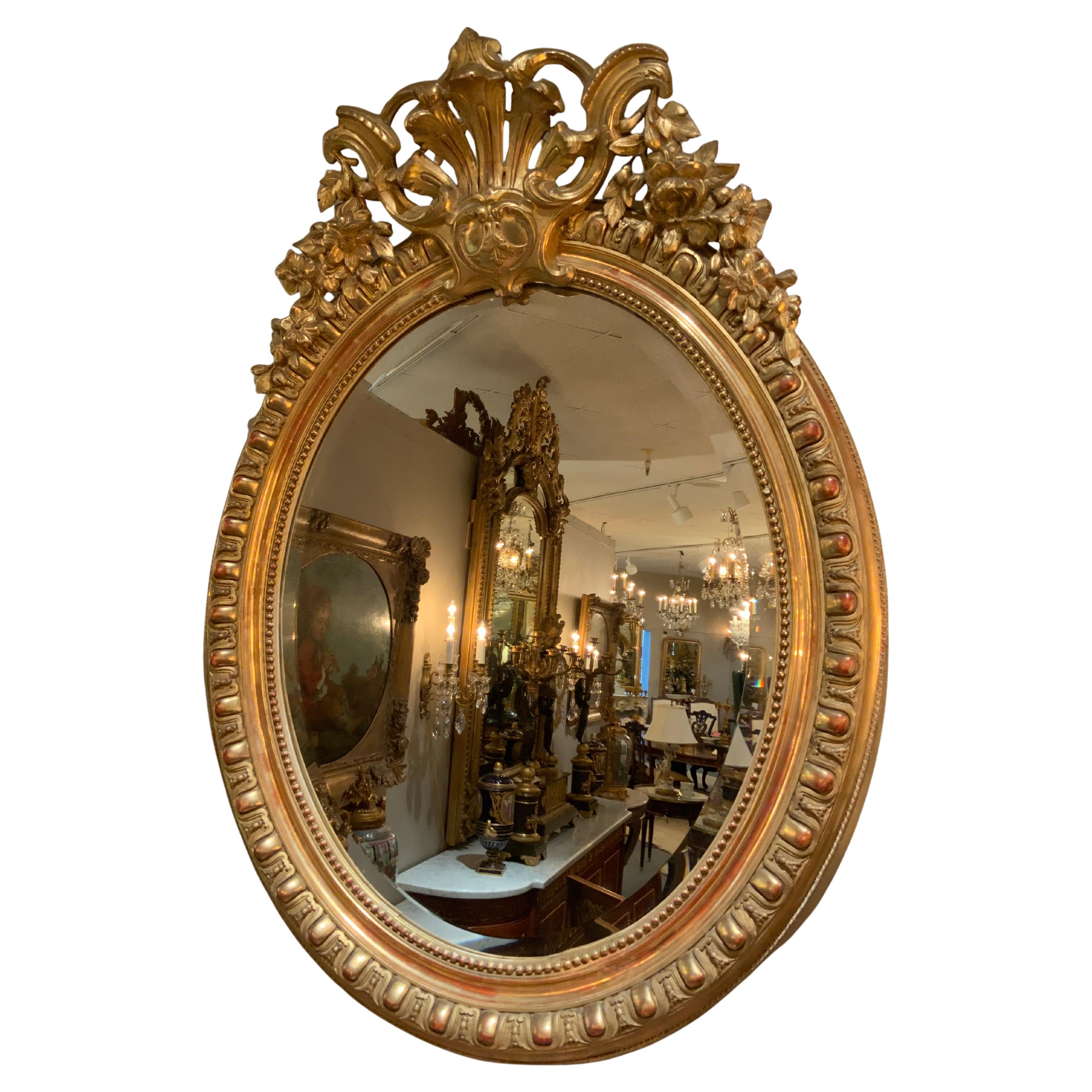 Miroir ovale biseauté en bois doré de style Louis XV, 19e siècle