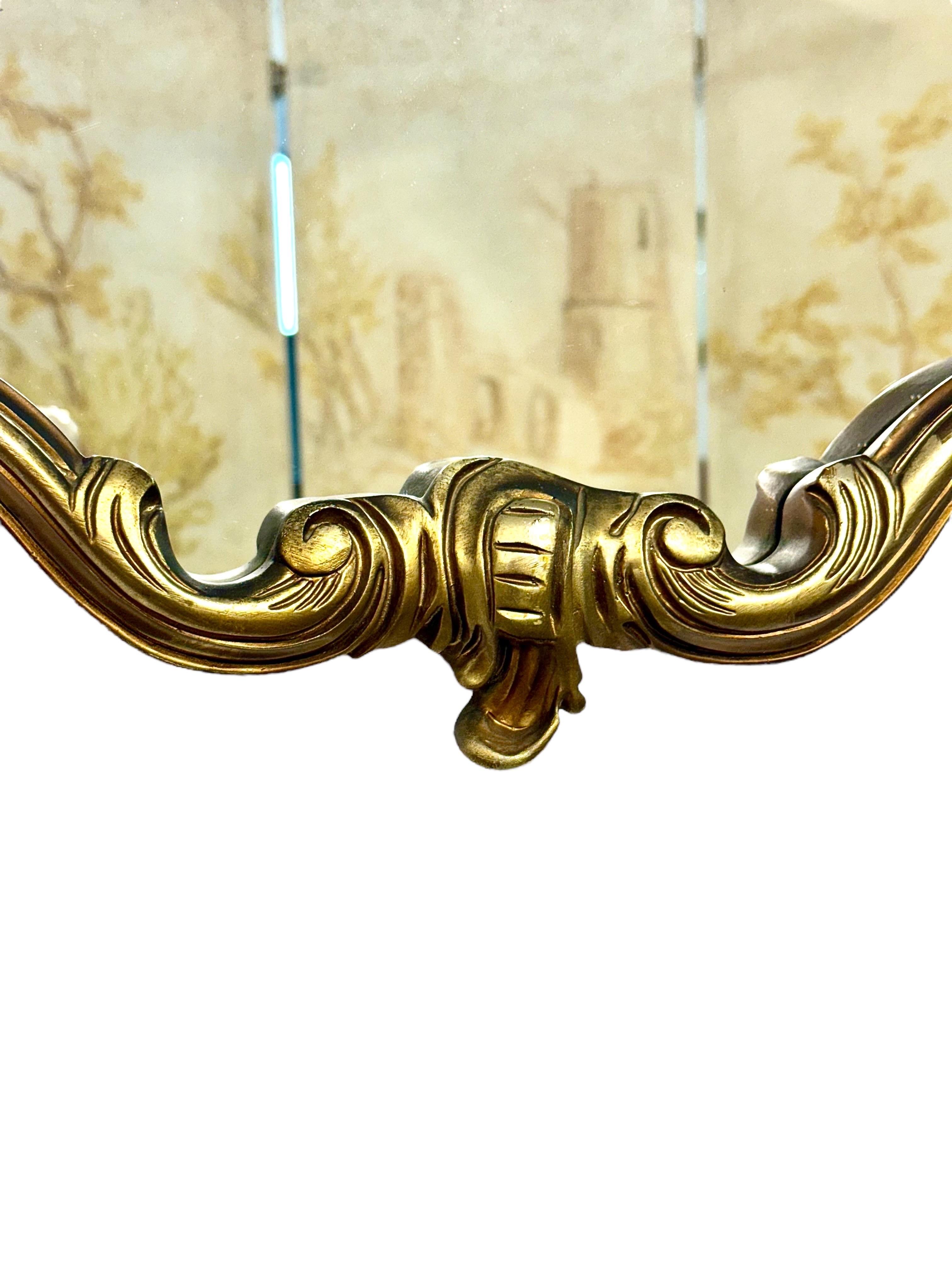 20ième siècle Miroir mural Rococo en bois doré de style Louis XV, 20e siècle en vente