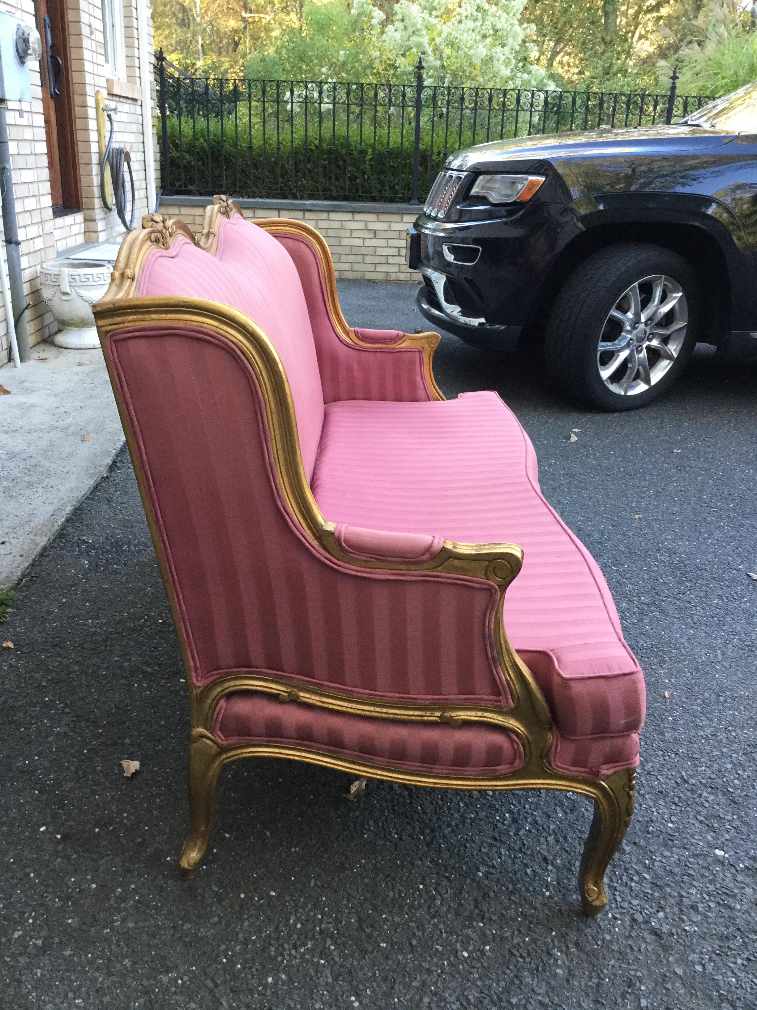 20th Century French Louis XV-Style Gold Frame Pink Settee For Sale