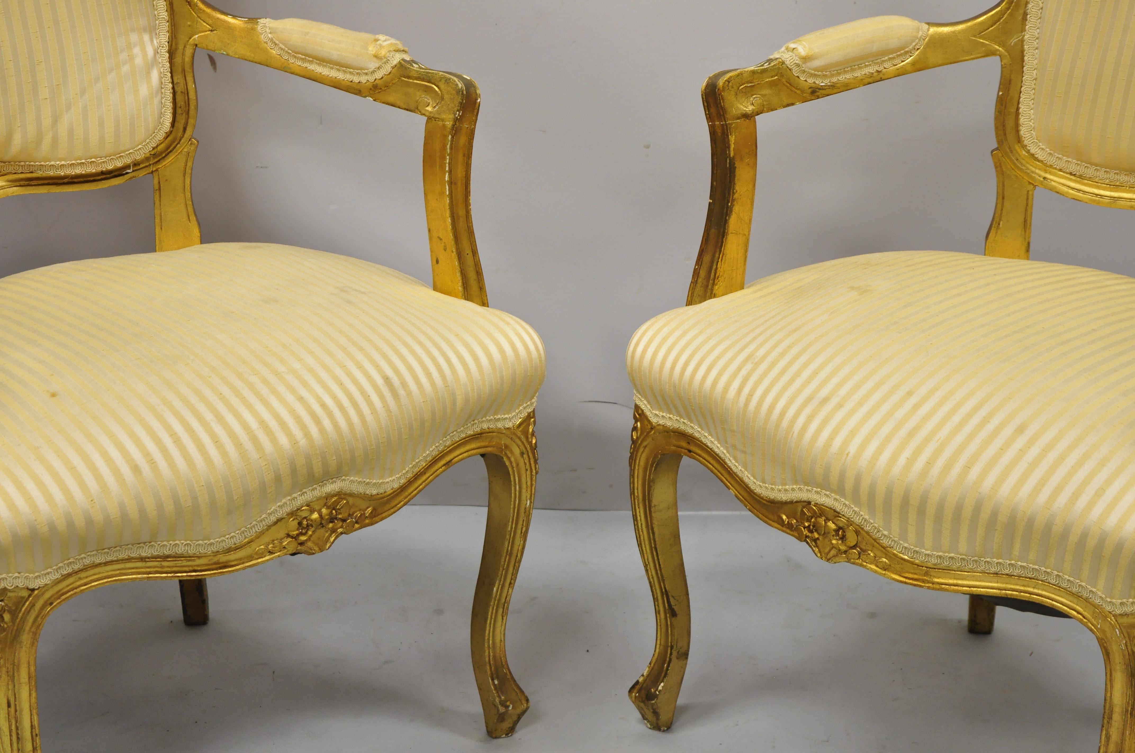 Vergoldete Fauteuil-Sessel im Louis-XV-Stil im Louis-XV-Stil zur Vergoldung und Nachbearbeitung, ein Paar im Zustand „Gut“ im Angebot in Philadelphia, PA