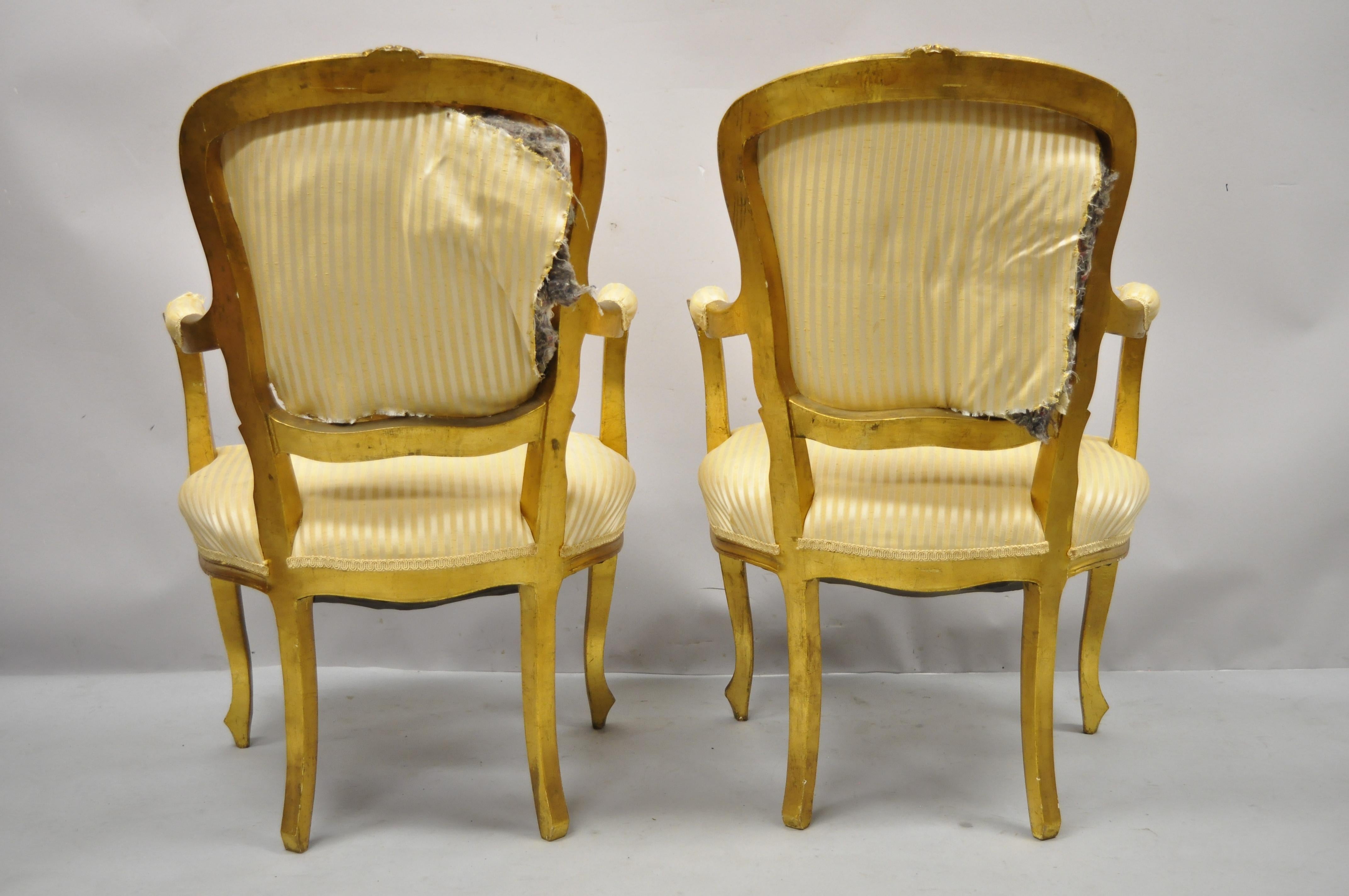 Vergoldete Fauteuil-Sessel im Louis-XV-Stil im Louis-XV-Stil zur Vergoldung und Nachbearbeitung, ein Paar (20. Jahrhundert) im Angebot
