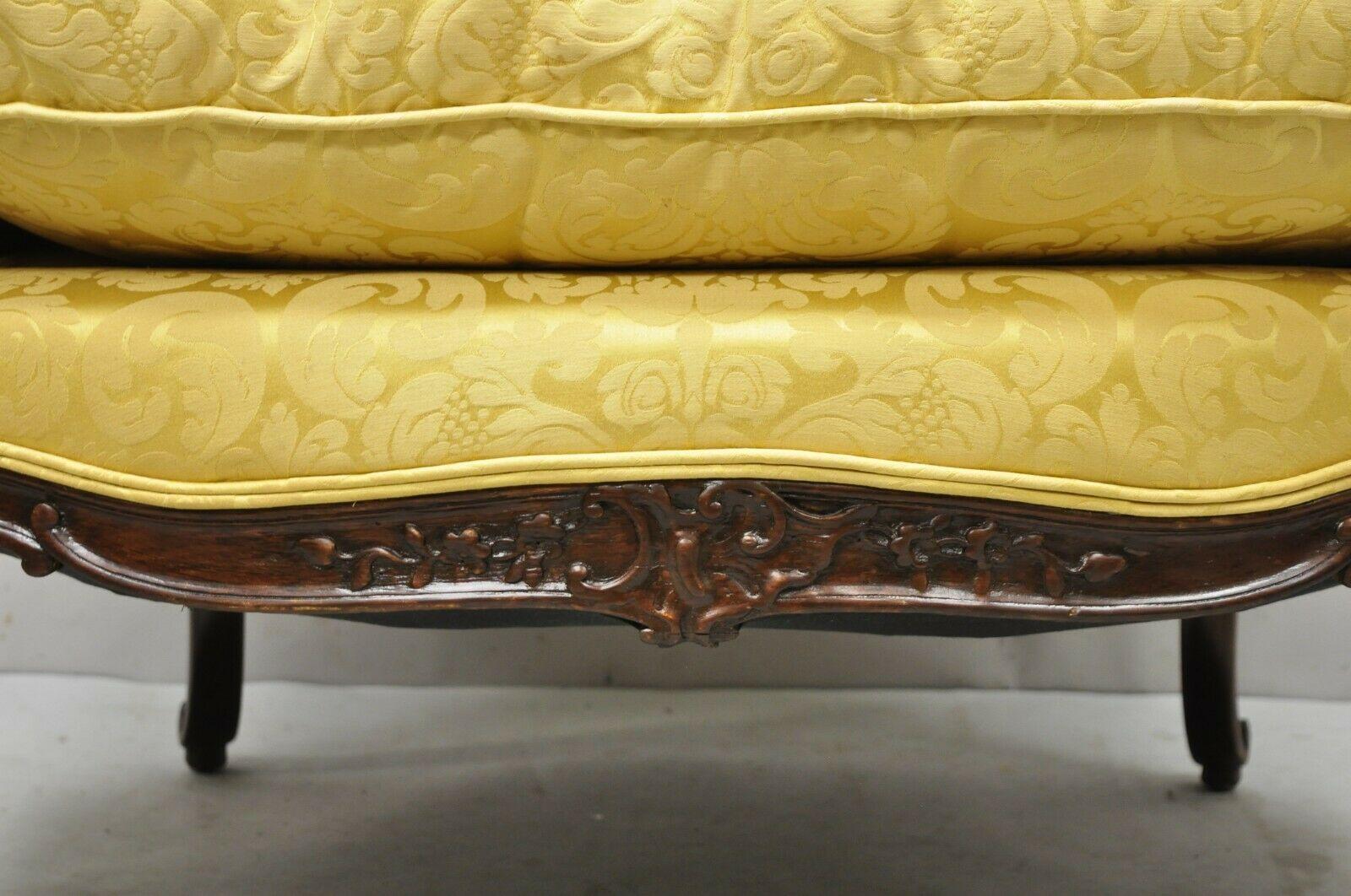 Französischer gepolsterter Loungesessel im Louis XV.-Stil im Louis XV.-Stil mit breitem Sitz, Gold, Bergere im Angebot 5