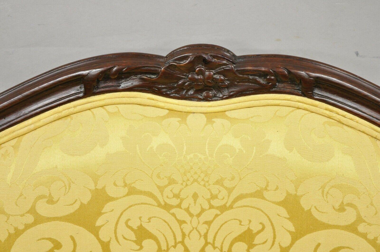 French Louis XV Style Gold Upholstered Wide Seat Lounge Chair Settee Bergere In Good Condition For Sale In Philadelphia, PA