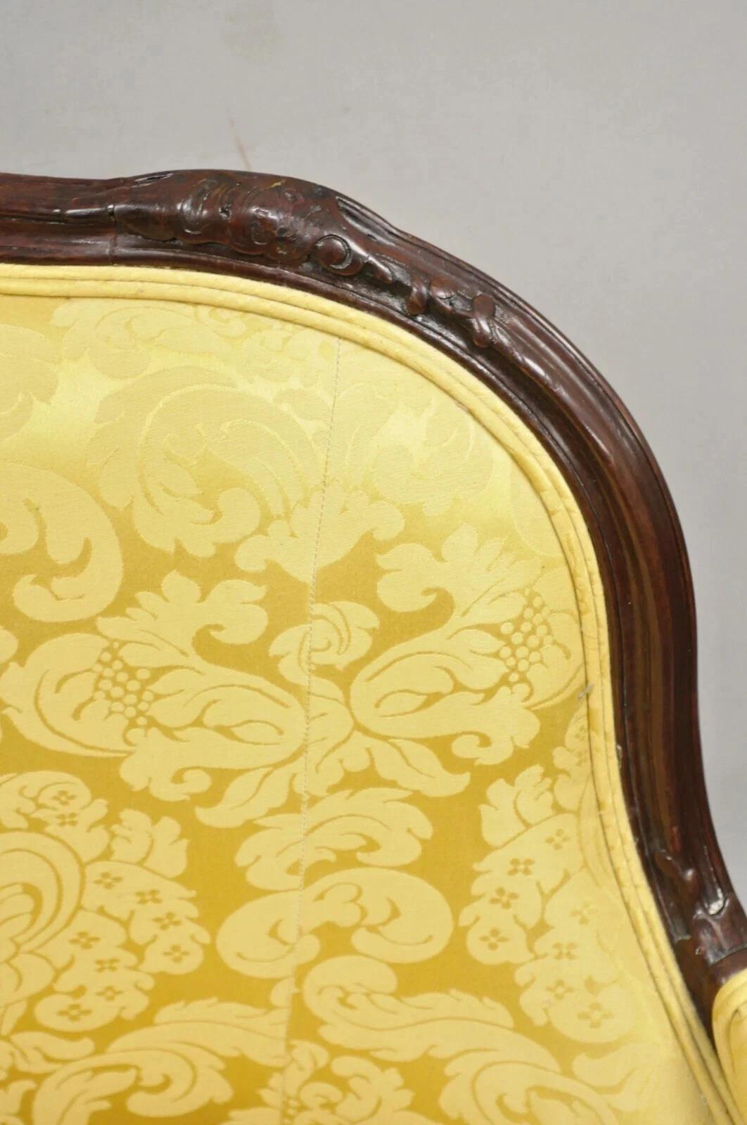 Sillón Francés Estilo Luis XV Tapizado Dorado Asiento Ancho Settee Bergere en Bueno estado para la venta en Philadelphia, PA