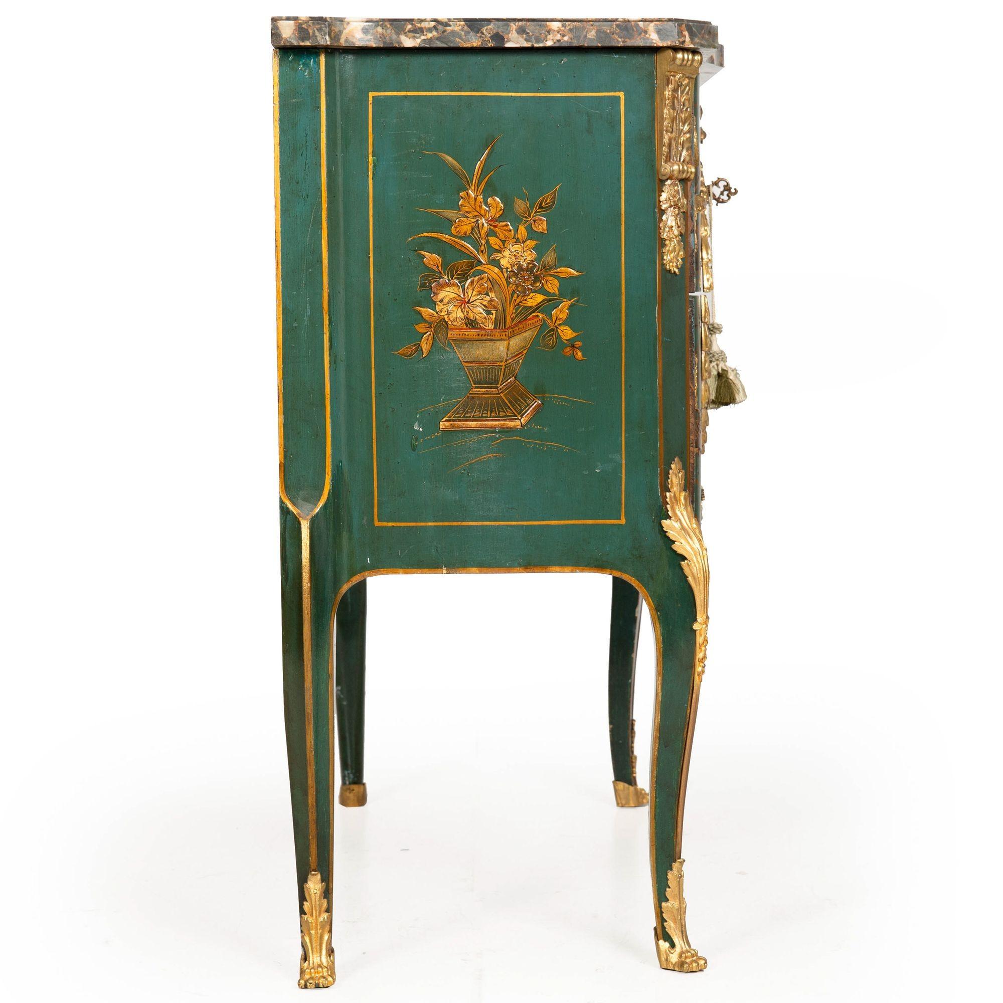 French Louis XV Style Green Chinoiserie Commode Chest of Drawers In Good Condition For Sale In Shippensburg, PA