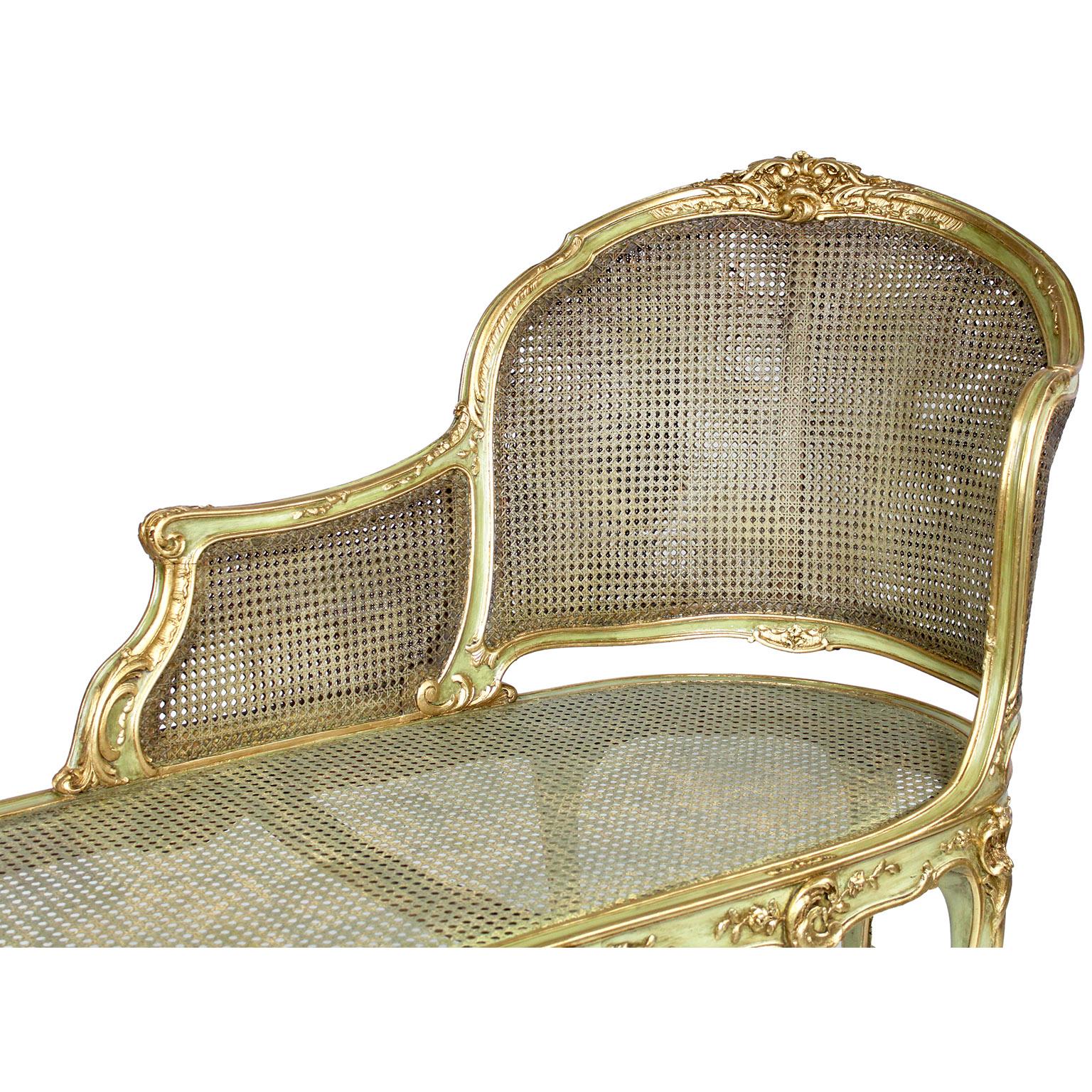 French Louis XV Style Green-Lacquered and Parcel Giltwood Carved Chaise Lounge For Sale 1
