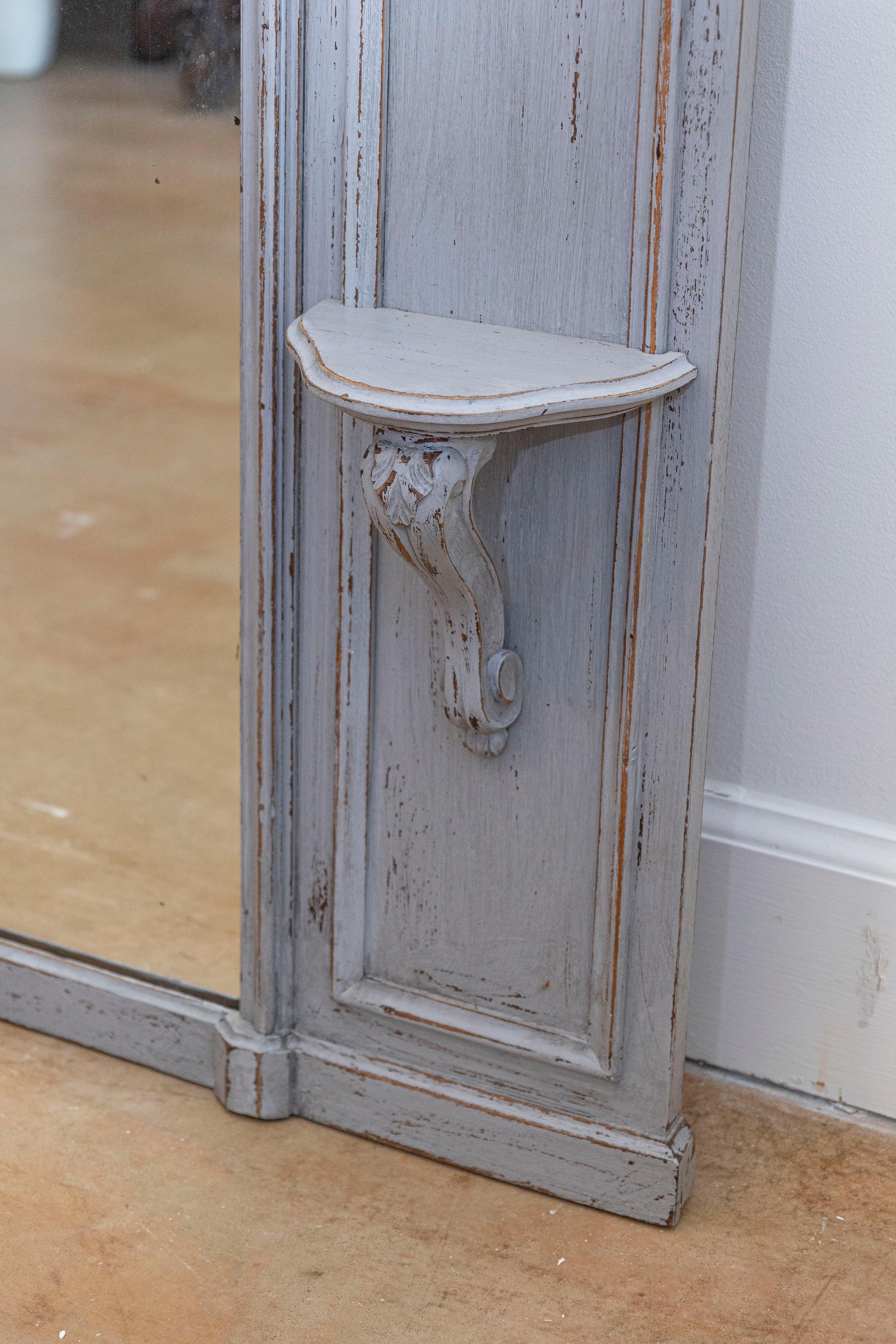 French Louis XV Style Grey Painted Trumeau Mirror with Carved Floral Decor For Sale 3