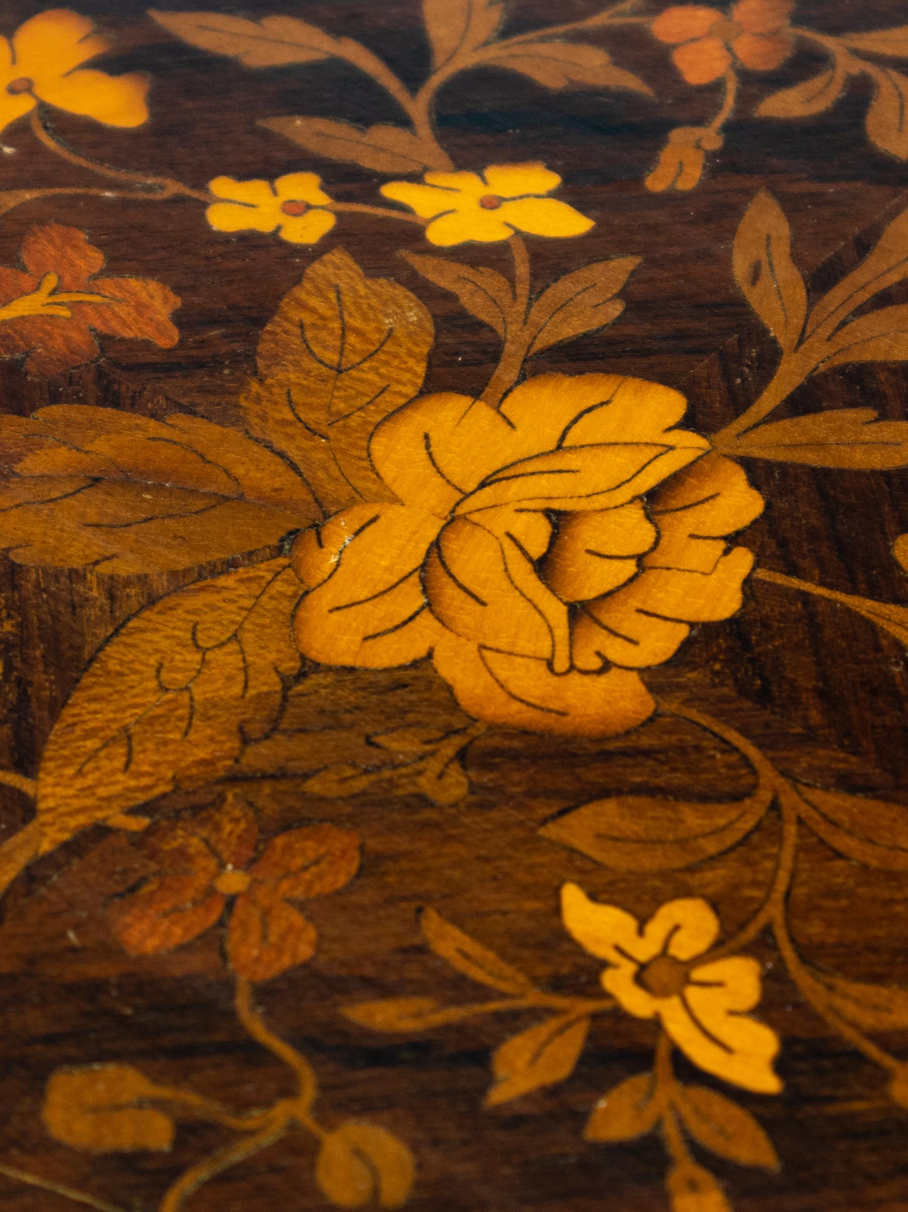 Table Guéridon de style Louis XV, 19e siècle Bon état - En vente à Lisbon, PT
