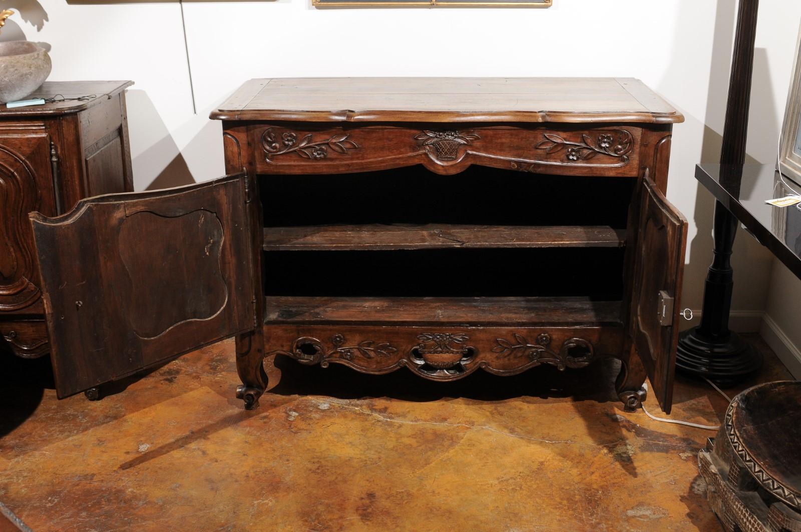French Louis XV Style Hand-Carved Walnut Buffet, circa 1800 with Floral Motifs 6