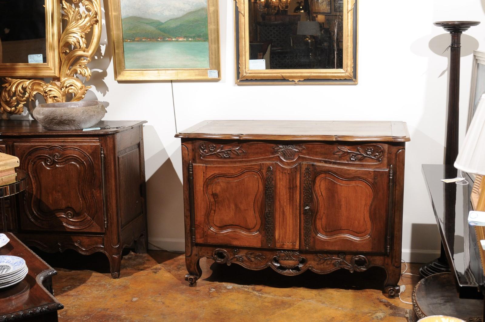 French Louis XV Style Hand-Carved Walnut Buffet, circa 1800 with Floral Motifs In Good Condition In Atlanta, GA