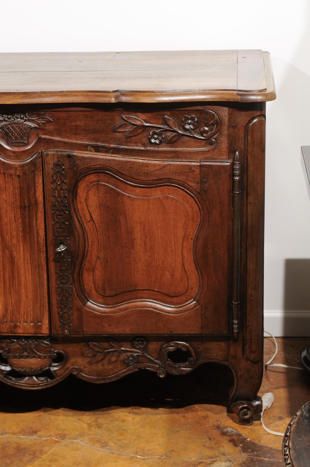 French Louis XV Style Hand-Carved Walnut Buffet, circa 1800 with Floral Motifs 1
