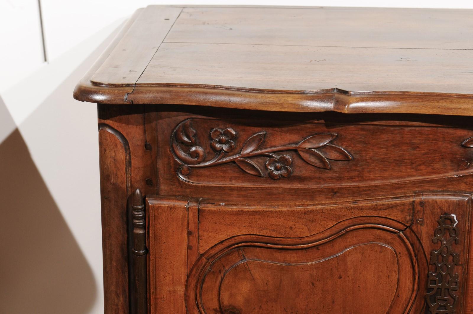 French Louis XV Style Hand-Carved Walnut Buffet, circa 1800 with Floral Motifs 3