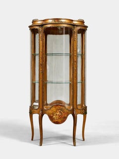 Vitrina curio francesa estilo Luis XV pintada a mano