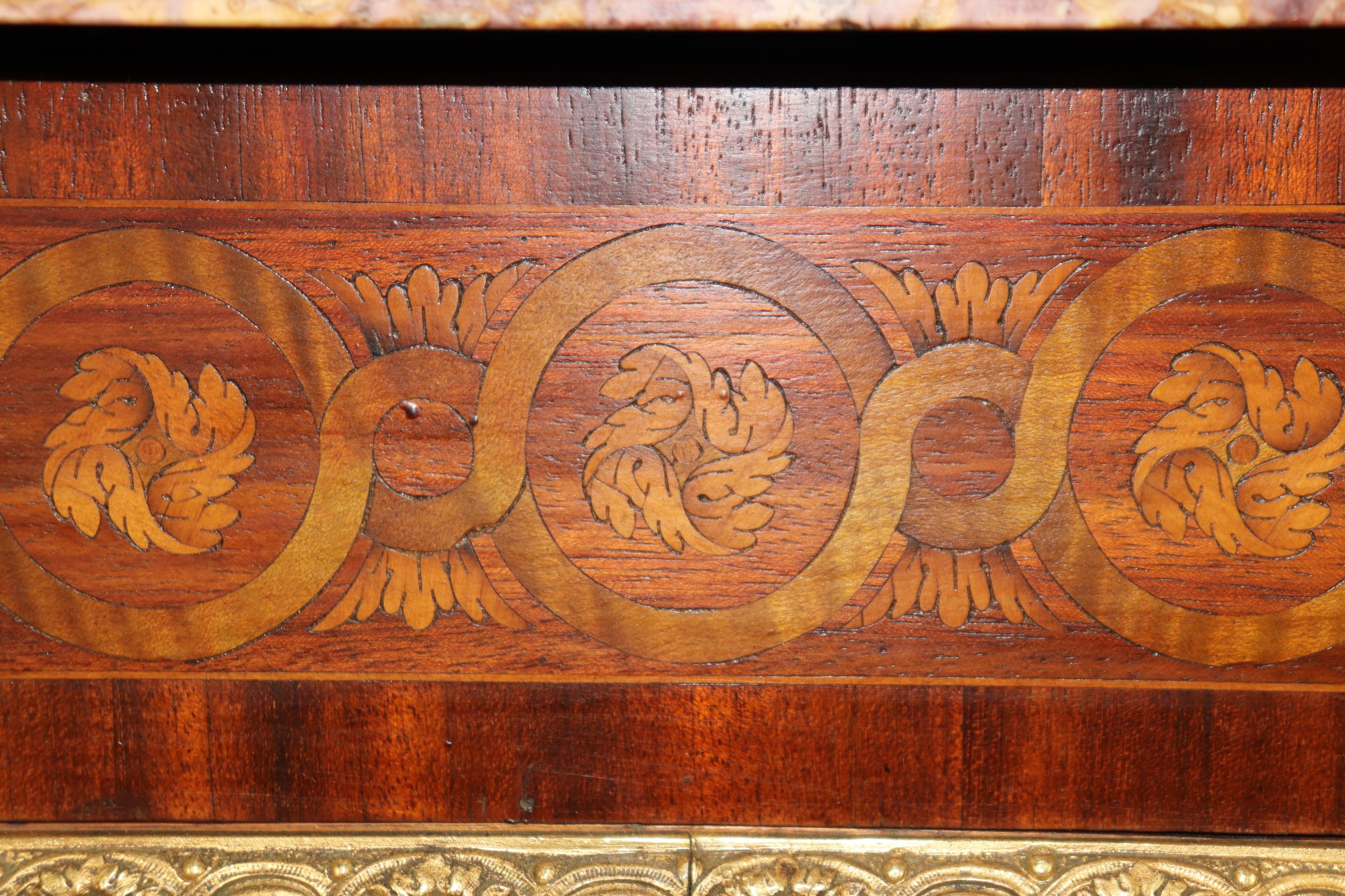 Commode francese in stile Luigi XV intarsiato e in bronzo di Roger Vandercruse Lacroix in vendita 6