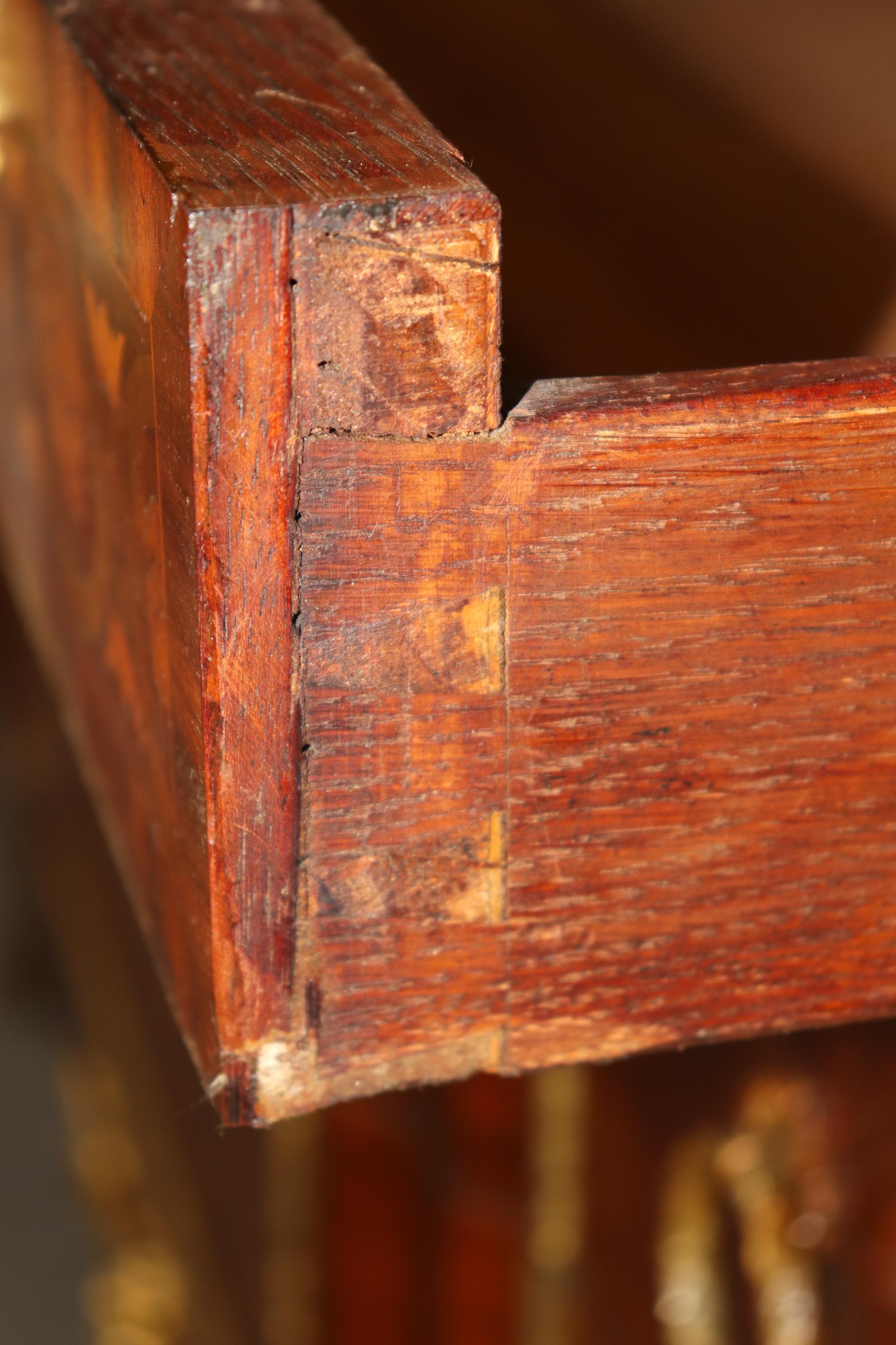 Commode francese in stile Luigi XV intarsiato e in bronzo di Roger Vandercruse Lacroix in vendita 10