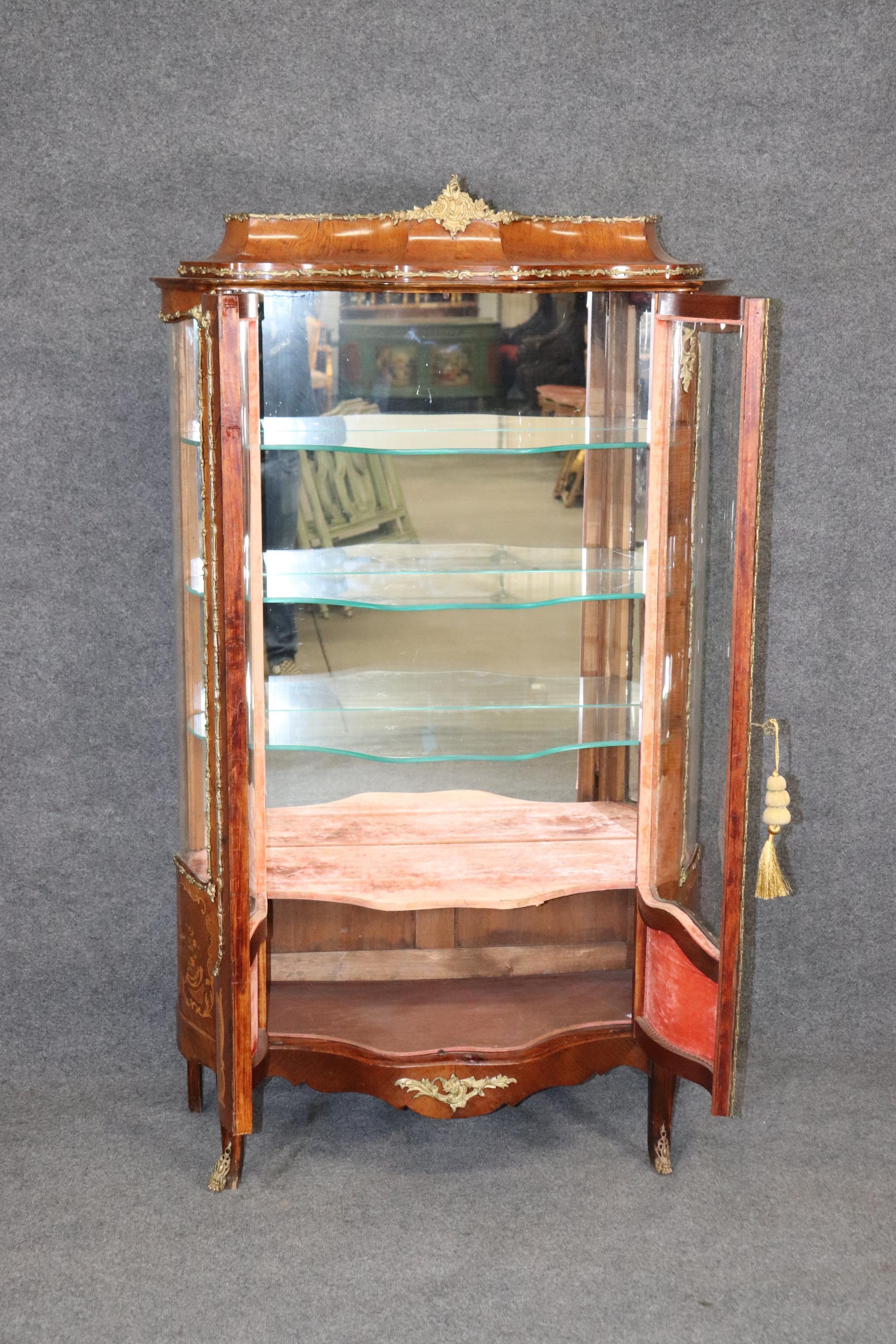 French Louis XV Style Inlaid Curio Cabinet, Display Cabinet, Display Case In Good Condition In Swedesboro, NJ