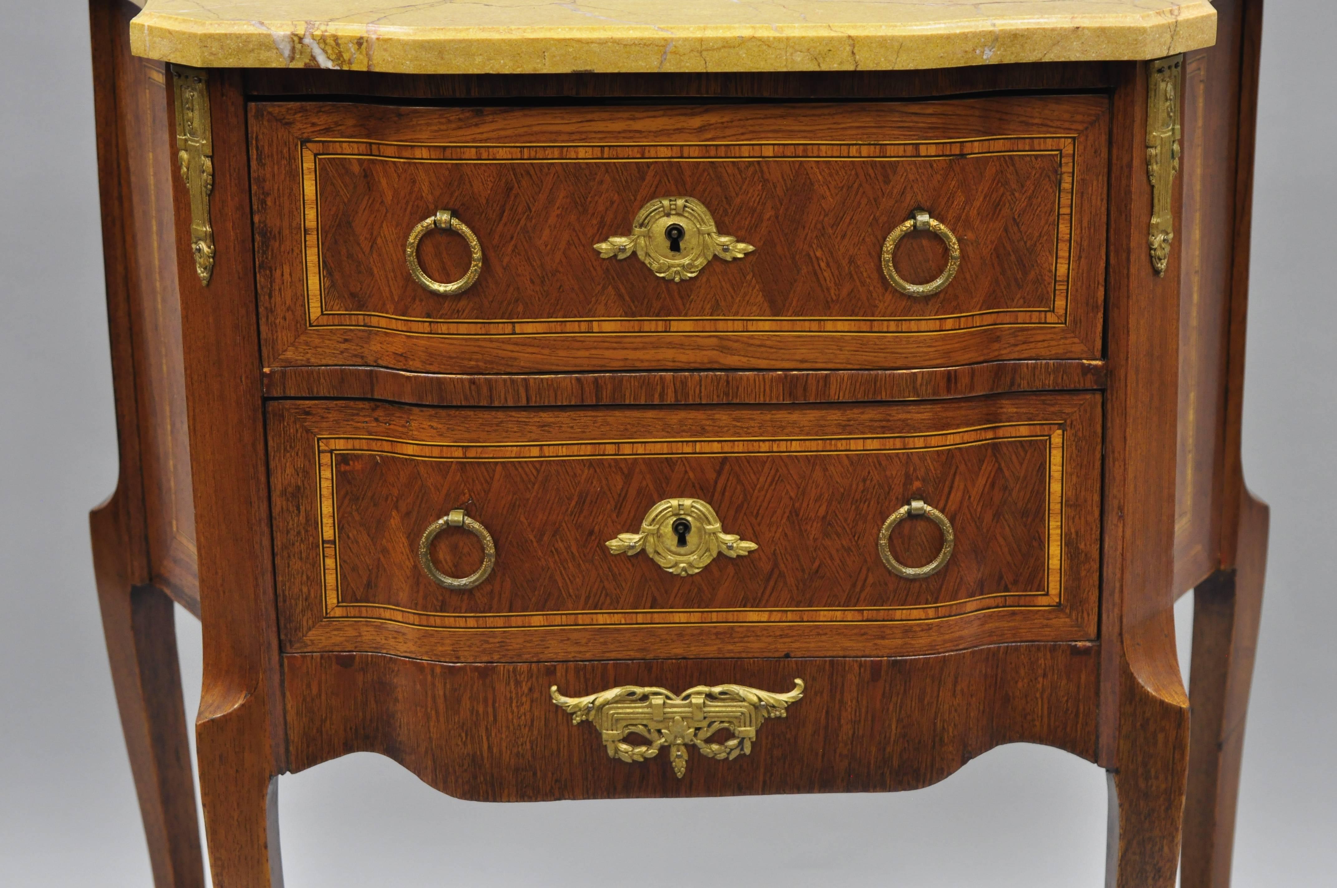 French Louis XV Style Inlaid Marble-Top Bombe Commode End Table Nightstand In Good Condition In Philadelphia, PA