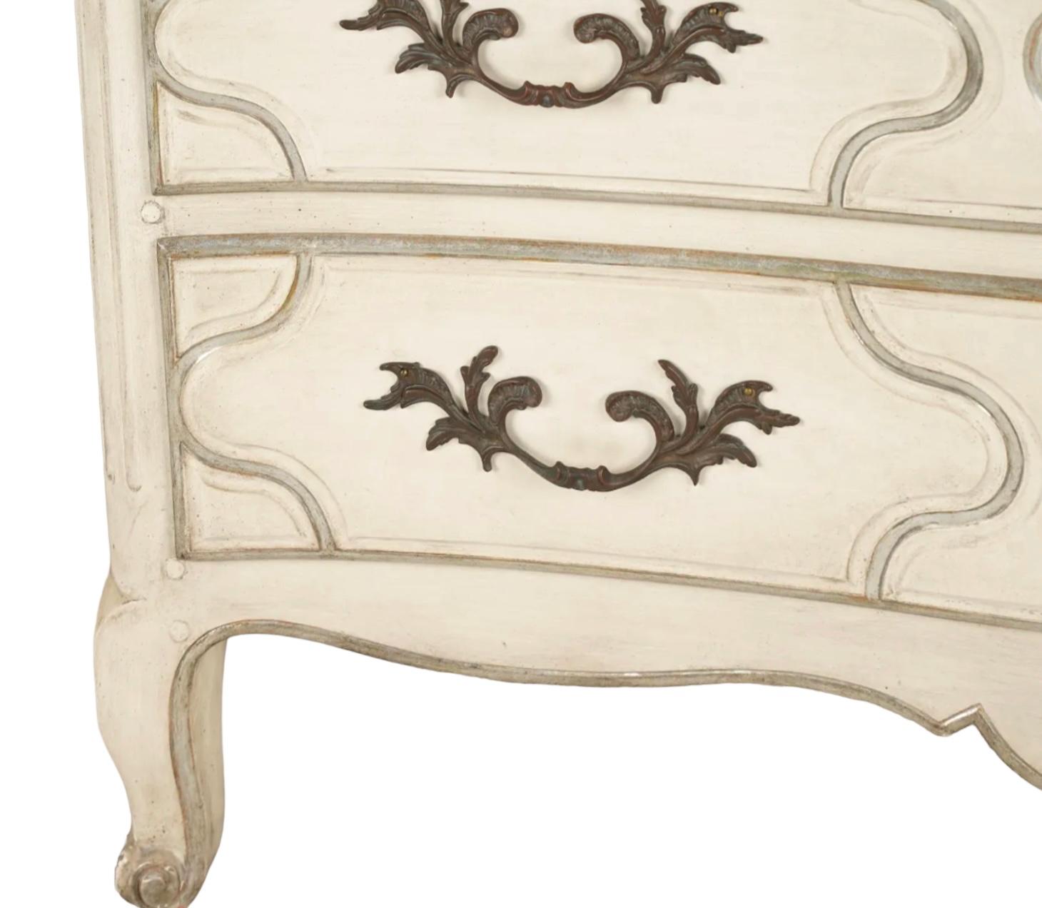 French Louis XV Style Ivory Painted Chest / Commode By Baker Furniture Co.  In Good Condition For Sale In Kennesaw, GA