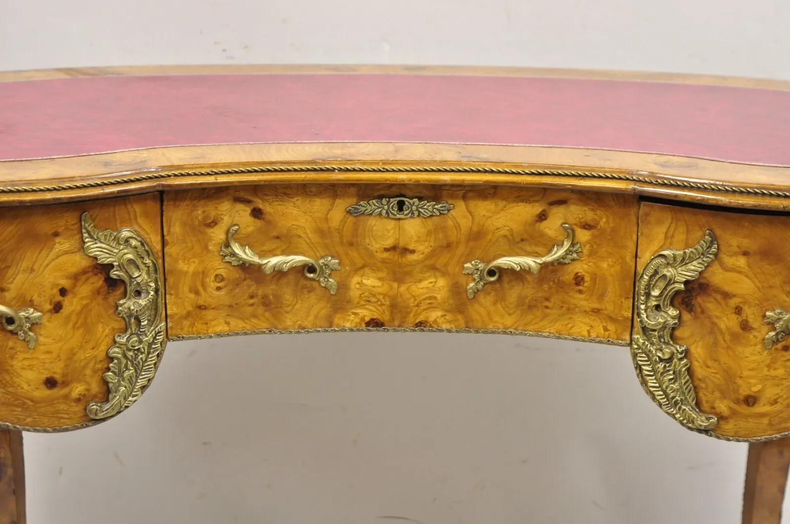 French Louis XV Style Kidney Shaped Leather Top Bronze Mounted 3 Drawer Desk In Good Condition For Sale In Philadelphia, PA