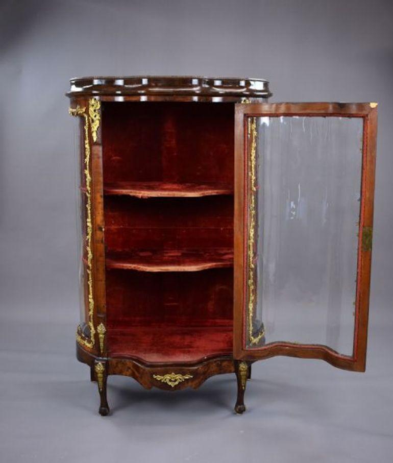 French Louis XV Style Kingwood & Ormolu Mounted Vitrine Cabinet For Sale 1