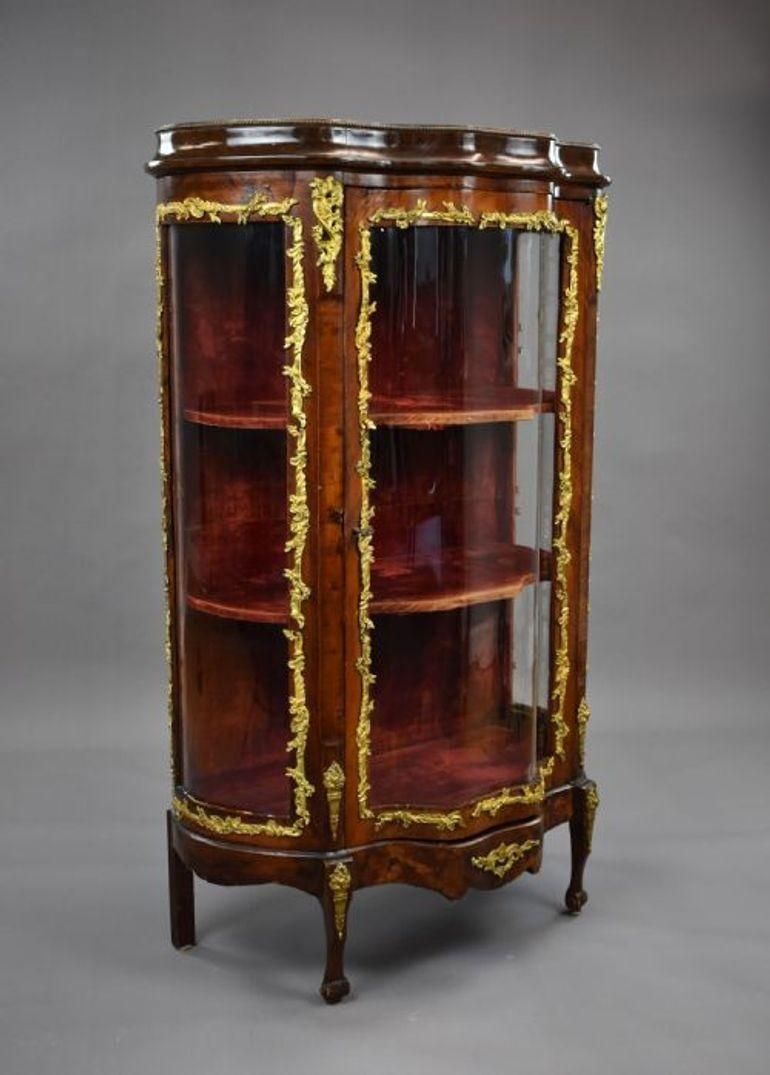 French Louis XV Style Kingwood & Ormolu Mounted Vitrine Cabinet For Sale 2